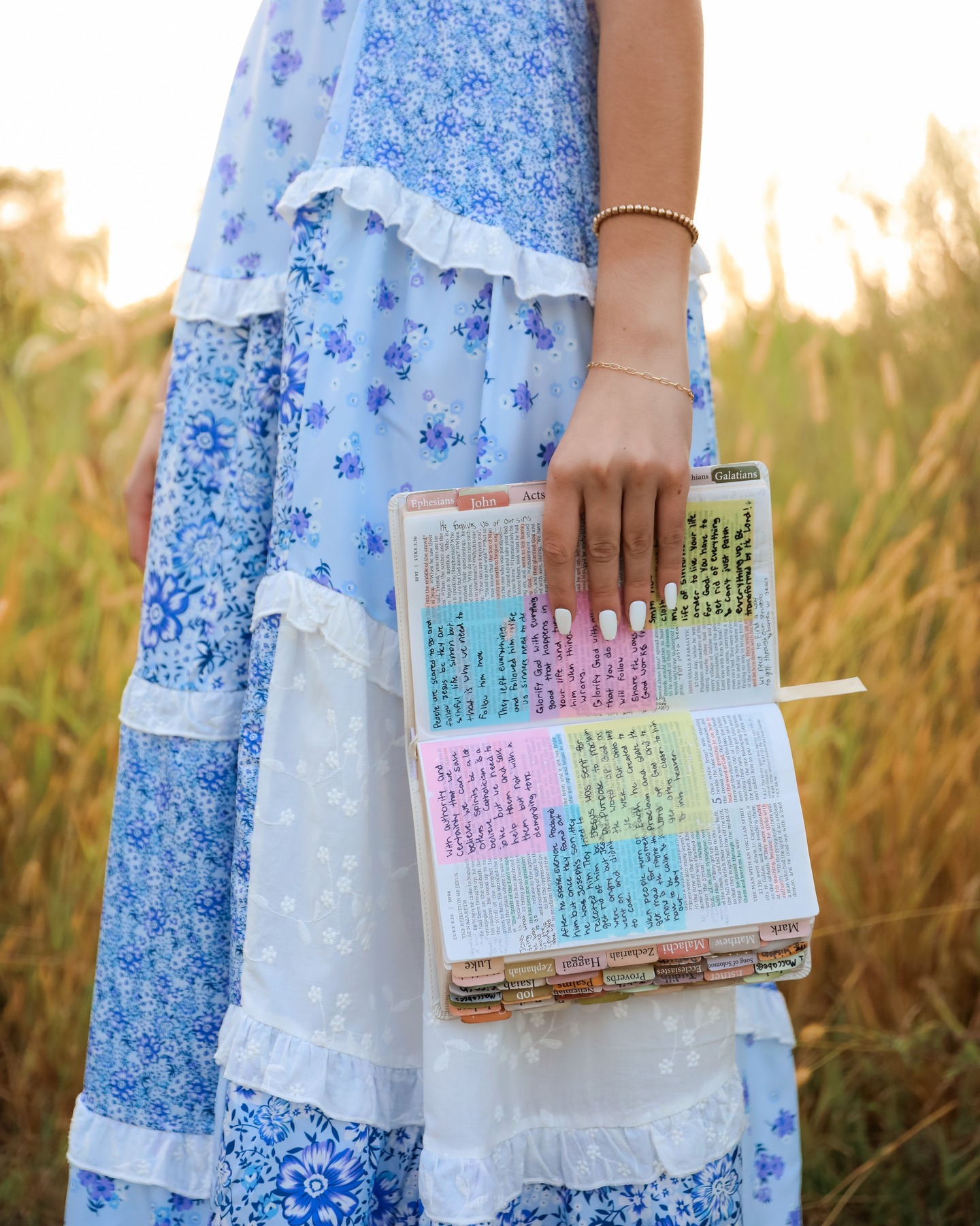 Imagine my heart when she showed up with her Bible to add into her senior pics ❤️