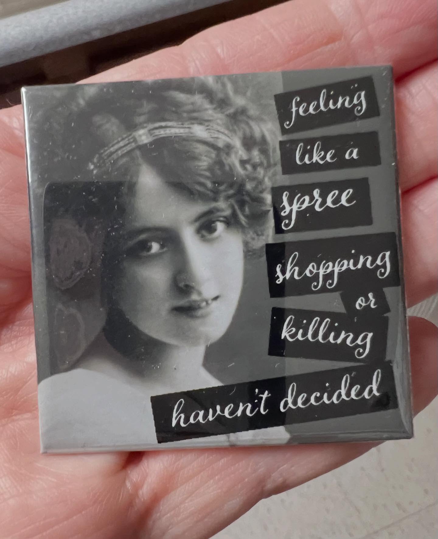 Just a little piece of art for your fridge ❤️
#fridgemagnets
#supportartistsoninstagram
#fdt
#womanownedbusiness🙆♀️
#greenshinglegraphics