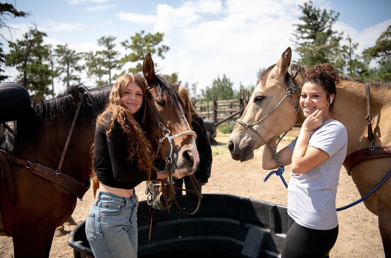 Flashback photo from this summer BUT do y’all think the horses are enjoying the cooler fall weather? 🐴
Hoping to get some photos of them as their winter coats fluff up!