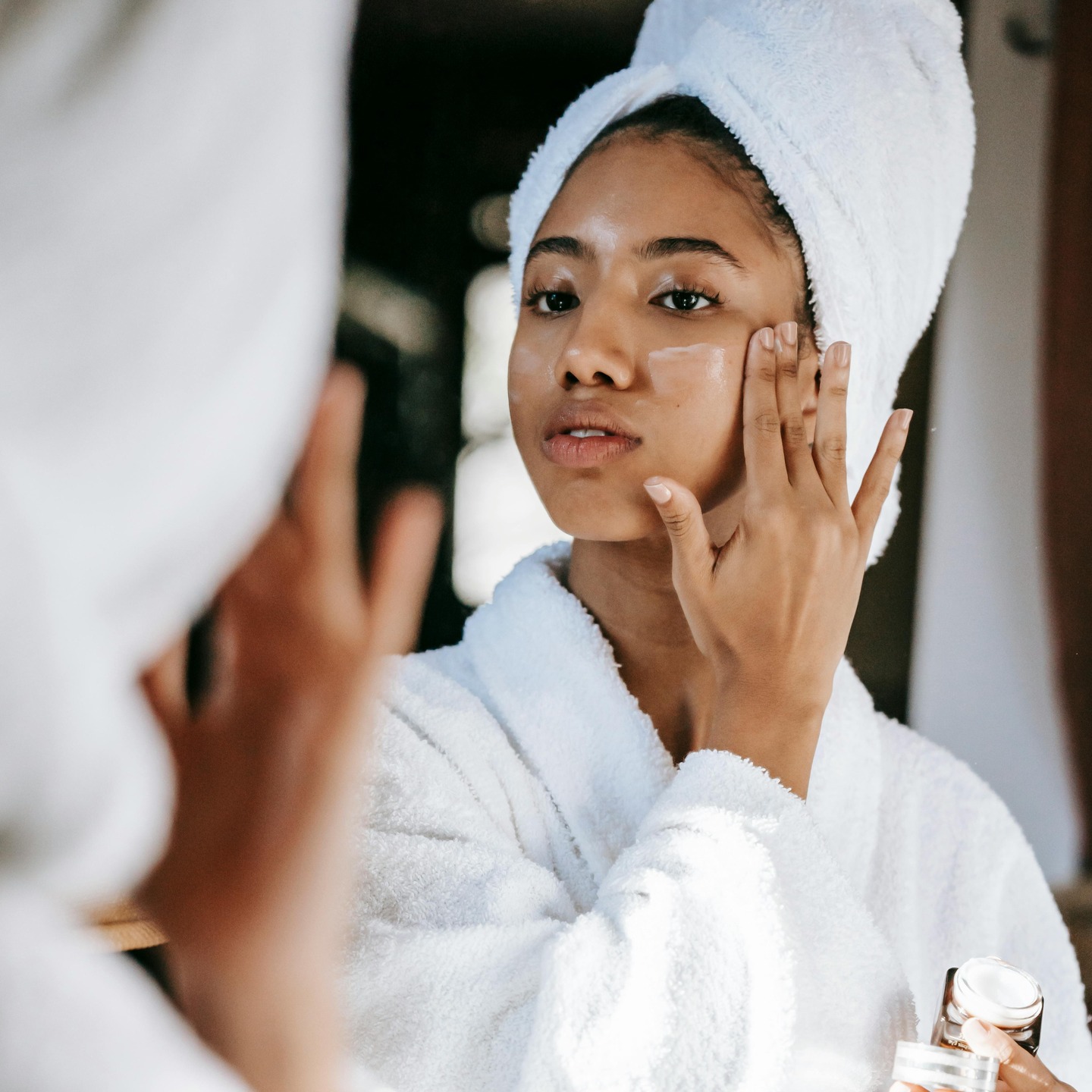 💧 오늘의 스킨케어 키워드: 보습 💧
피부 타입마다 필요한 크림은 다릅니다!
✔ 수분 크림 – 촉촉한 수분 충전
✔ 미백 크림 – 환하고 맑은 피부톤
✔ 안티에이징 크림 – 탄력 & 주름 케어
✔ 진정 크림 – 민감 피부 진정 효과
당신의 피부는 어떤 크림을 가장 좋아하나요? 💕
#Lumivix #K뷰티 #보습크림 #스킨케어루틴