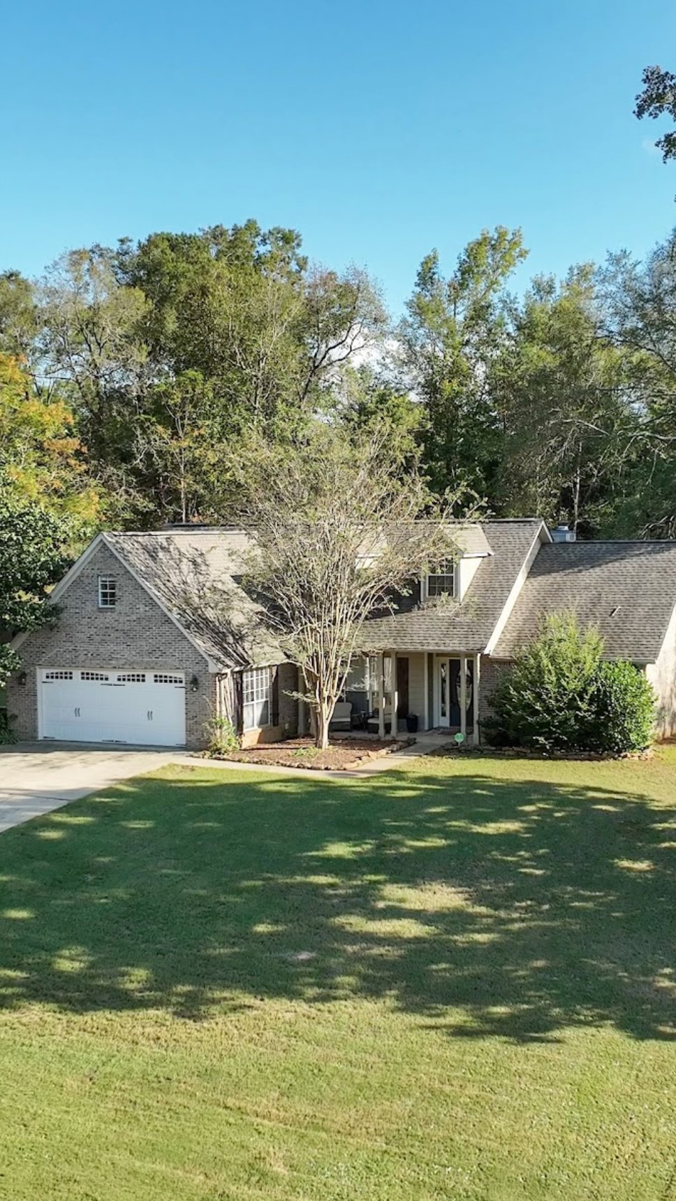 NEW LISTING ALERT! Come take a look at 1531 Fallen Oaks Court in Auburn, AL. This precious property is tucked away on a peaceful cul-de-sac in Camden Ridge, this beautifully updated home offers comfort, privacy, and space to enjoy life both indoors and out. Situated on nearly an acre with a large fenced backyard, this property includes 3 BR, 2 BA + Bonus room & provides room to relax, play, and entertain. Step inside to discover a light and airy interior freshly painted throughout, featuring hard surface flooring, crown molding, and an open flow between the dining and living areas. Major updates include a new roof, HVAC, and water heater (2020), plus a new rear patio, new paint throughout, and updated appliances (2024/2025). Neighborhood amenities include a community pools, clubhouse, and playground—all just minutes from Auburn University, local schools, and shopping. This will NOT last long! Showings begin Monday, Oct 13th.
#threesixtyrealestateeal #newlísting #auburnopelikahomes #leecountyrealtors #auburnalabama #leecountyrealestate