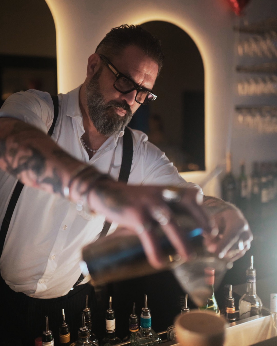 I morgon kör vi AW igen! 🍸
Mårten står i baren och häller dryck, spelar musik och bjuder på popcorn.
Vi ses i morgon kväll för grym stämning 🍹