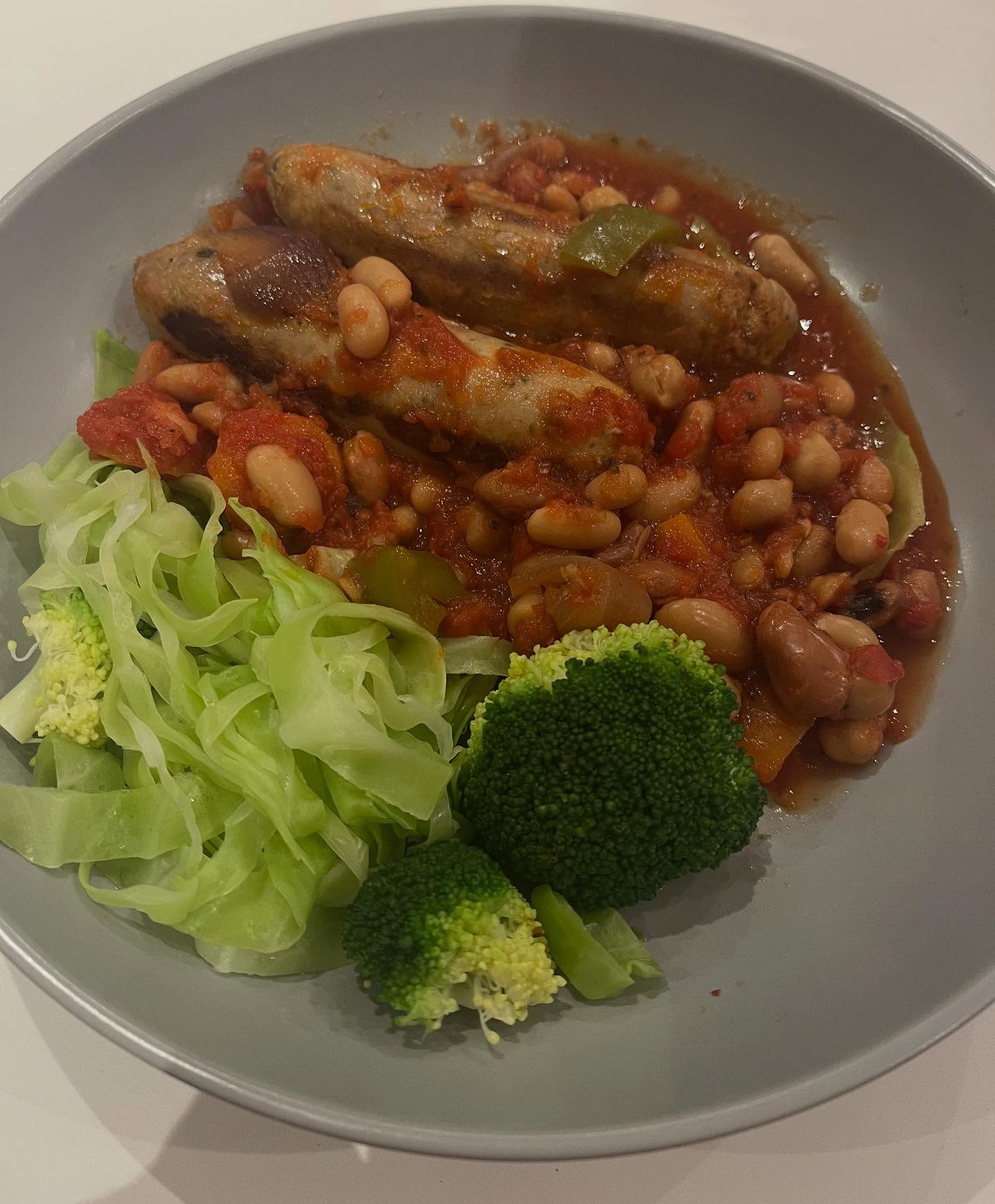 âĄď¸ Recipe for 2 people
Good quality sausages x 4
Can of mixed beans in water
Can of tomatoes
Chopped onion
Carrots/peppers chopped (any veg you want!)
Green beans
Spices & herbs
If you have time, lightly fry the sausages to give them some colour. Then add everything else to your slow cooker.
Ours went in at lunchtime and we ate it after the gym. This slow cooker doesnât have any temperature adjustment, but everything works out. If weâd put the food in during the morning weâd have added more liquid.
Itâs worth having your meals ready to eat after exercise, so you eat within the refuelling window to support recovery for your next session, and the immune system.
#sausagecasserole #onboardwithbeans #refuel #digestivehealth #recoverymeal