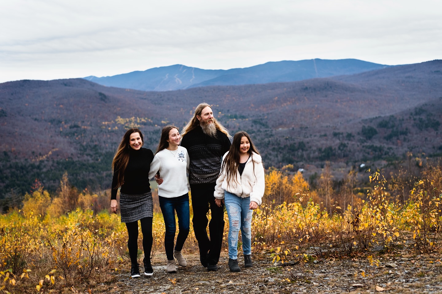 POV: One of your biggest fears came true- you missed your fall foliage family photos this year đ¨đđŹ!
Every year foliage season is different, and people get busy. Time flies faster than leaves on that first arctic breeze, and here we are, on the cusp of stick season.
Luckily, Iâm the master at creating gorgeous photos even when the foliage has passed.
Scroll through the photos above, all were taken well into stick season. Framing and timing is everything, and I plan to make sure your photos will be gorgeous.
I still have a few spots heading into the end of October and beginning of November, and I would love to capture your family, maternity or senior portraits before 2025 slips us by. Letâs make this year one to remember- literally â¤ď¸
#lincolngapphoto #vermont #vermontfamilyphotographer #vermontmaternityphotographer #vermontseniorportraits #madrivervalley #stickseason #burlingtonfamilyphotographer #stowephotographer