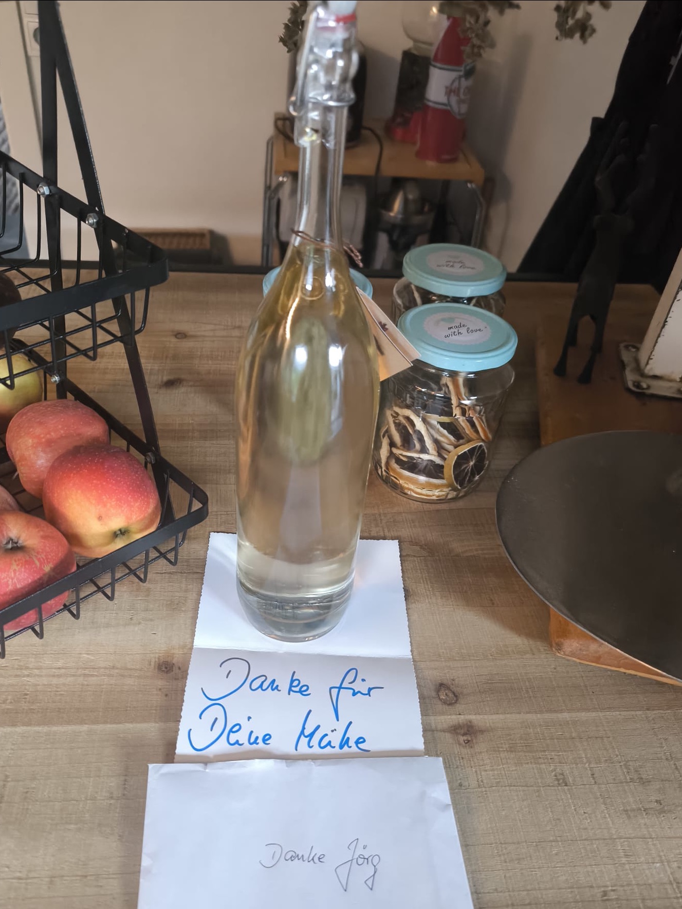 Ein kleines Dankeschön für eine Marktwerteinschätzung hat mich erreicht. 🏡
Mit netten Worten und einer Flasche Prinz, das zeigt mir, dass gute Beratung geschätzt wird.
Solche Momente motivieren einfach.💪🏻