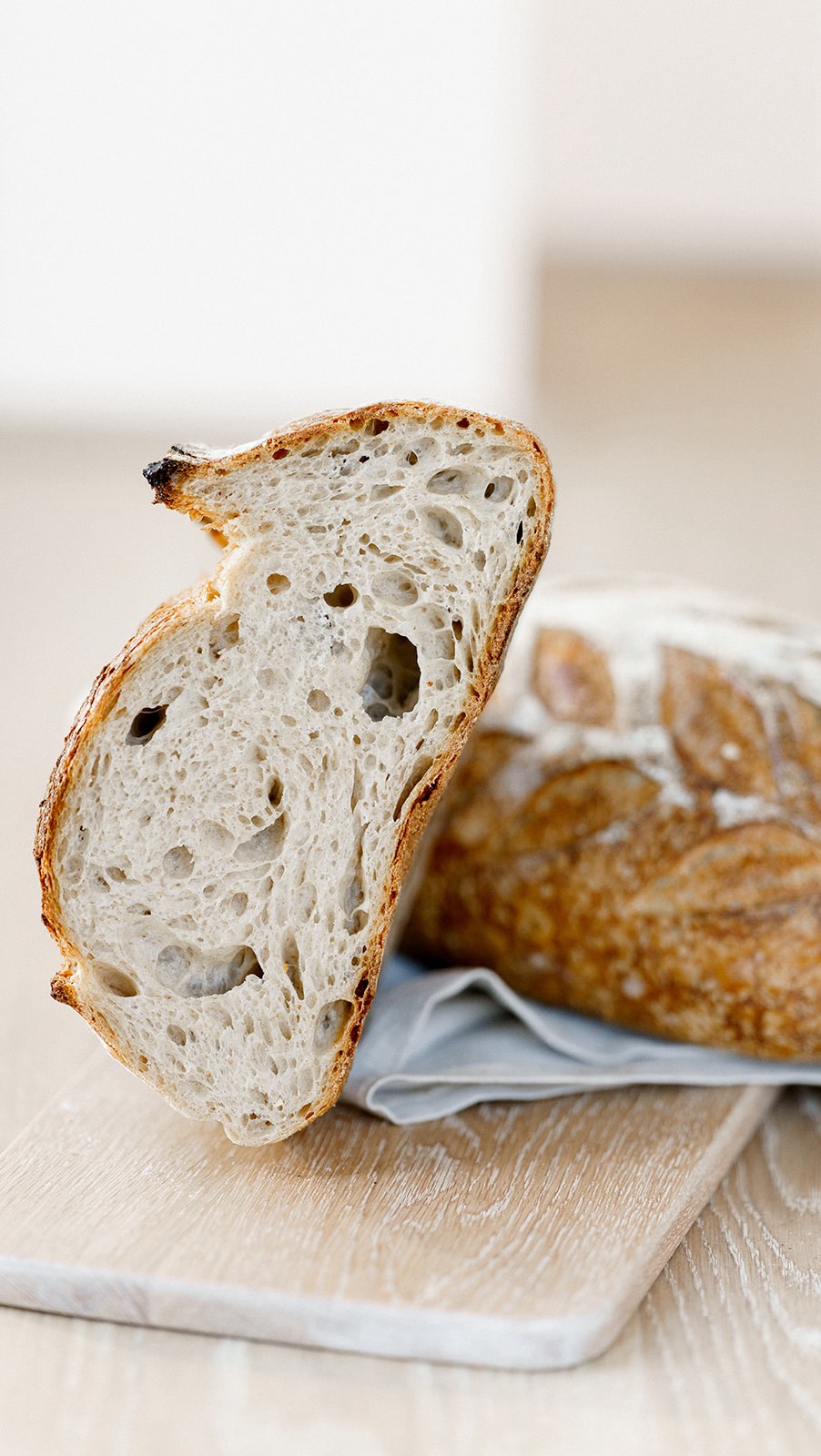 Good bread speaks softly — but says everything….❤️❤️❤️
#LeBeau #PureTimelessCrafted #lebeauboulangerie #lebeaulab #torontofood #torontoeats #torontobakery #yyzeats #torontofoodie #torontolife #boulangerie #sourdough