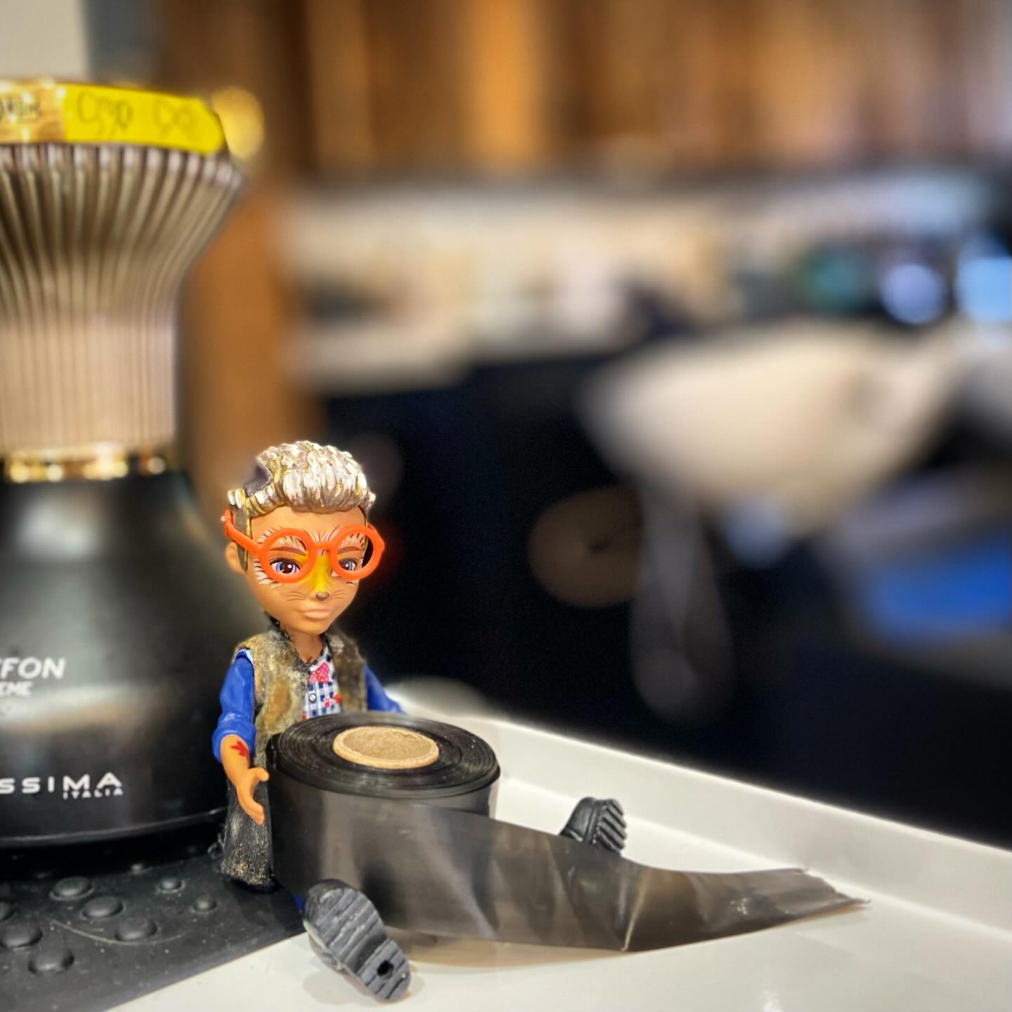 Have you met Katie 2? 👯♂️ See if you can find her the next time you’re in the salon!
.
.
.
#hairstylist #dolls #lookalikedoll #twins #theshining #havingfun #salónlife #hairsalons #davinessalon #oribesalon #cultandkingsalon #westernmass #northamptonma