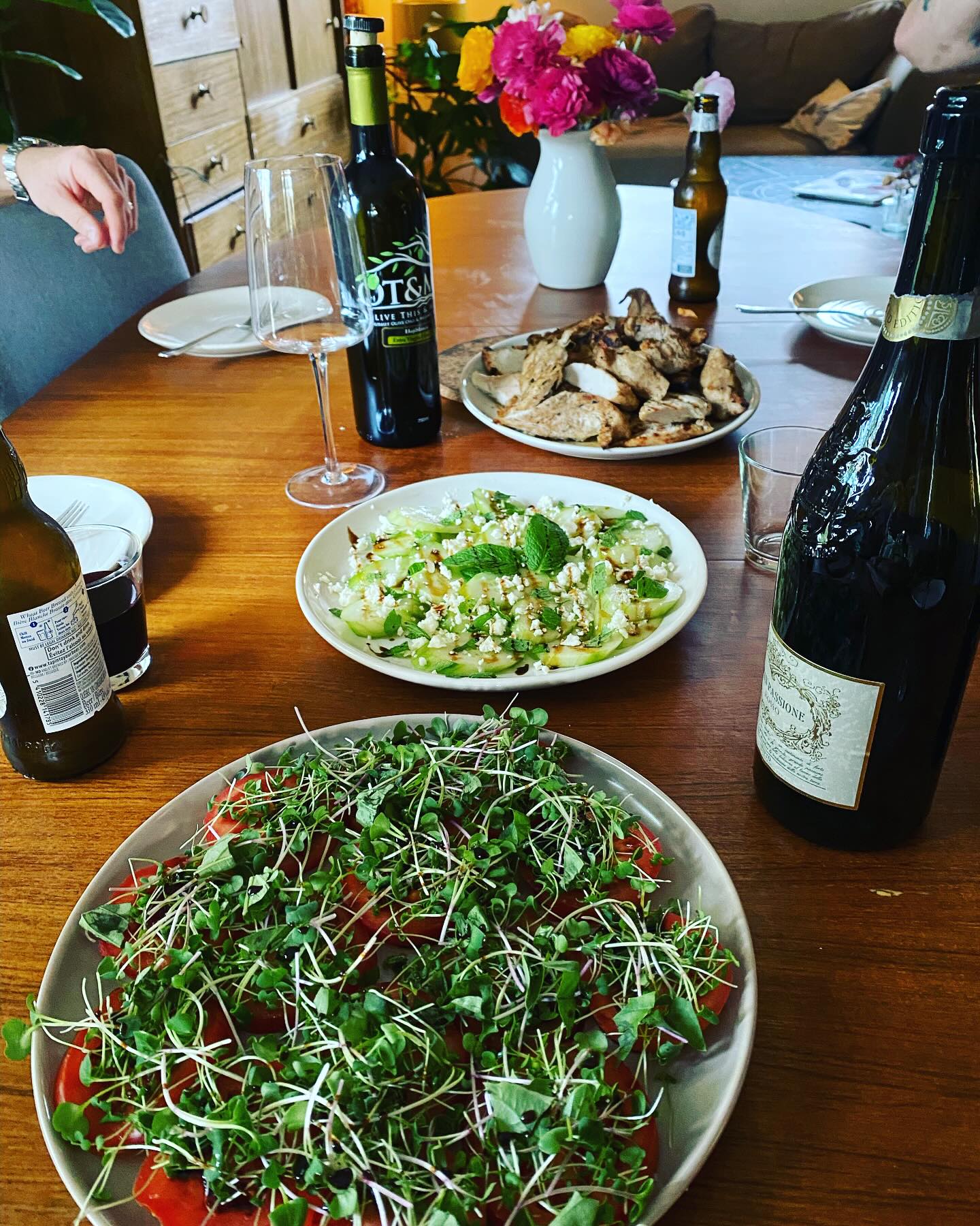 Our Microgreens at one of our favourite family’s tables! 🩷
Thanks @alanas.acres for this photo