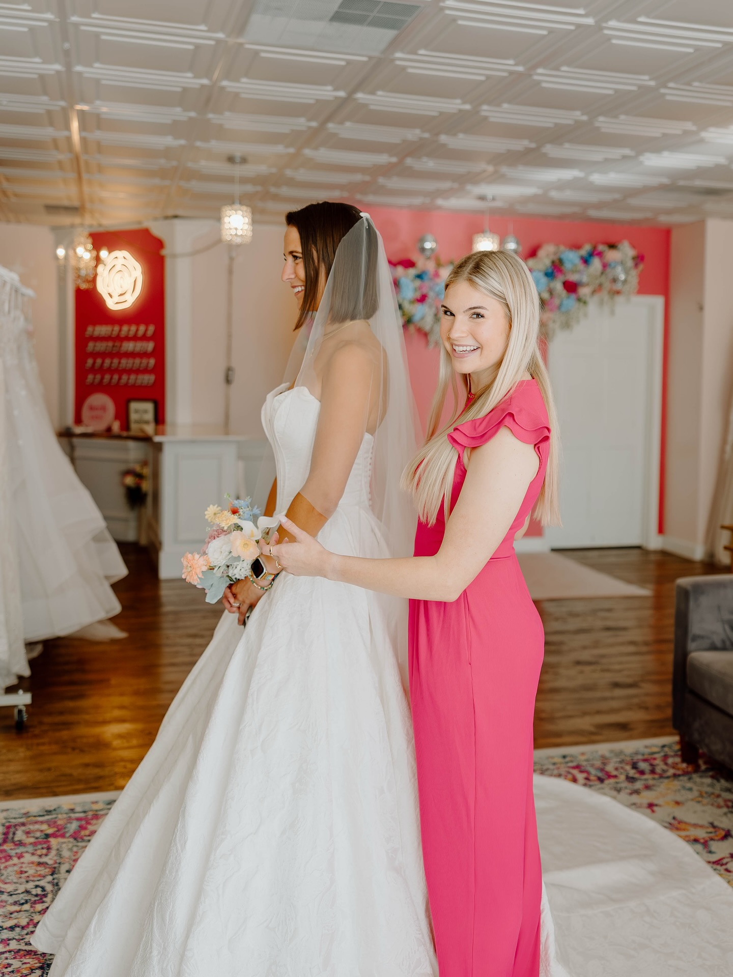 💍✨ At Ivory Rose, you’re never alone in your dress journey. From the moment you walk in, you’ll be paired with an expert stylist who’s there to guide, hype, and celebrate you every step of the way. 🤍
Because finding the one should feel effortless — and never confusing or stressful! ❤️
#ivoryrosebridalboutique #bridalstylist #bridetobe #2026bride #2027bride #weddingdress #weddingdressshop #bridalboutique #wibride #wisconsinbride