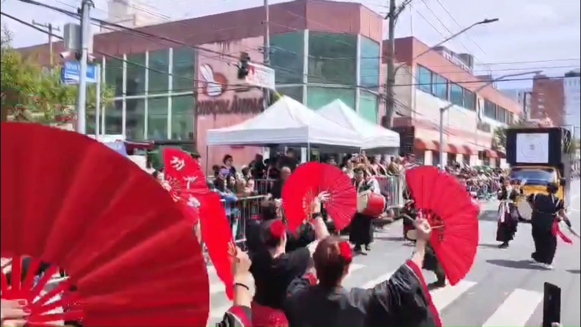 Soukyou Eisa Daiko e Sakura Dunes Dance no Ipiranga Fest 2025 pelo Yume Matsuri. 🥁🌸
🎥 Créditos: @sakuradunes, @soukyoueisa
#yumematsurisp #união #eventos #130anosdeamizadebrasiljapão #ipiranga #taiko #leque #danca #yumematsuri2025