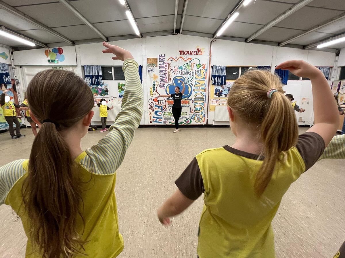 Our fabulous Milena was invited to lead a ballet session at our local Pembury Brownies group yesterday evening 🩰 They had a great time learning the ballet basics with her and even trying some pirouettes 💕⭐️ well done Milena it looks like they absolutely loved it 😊 #pemburybrownies #pembury #brownies #youngleaders #balletclass @milena.dancexo