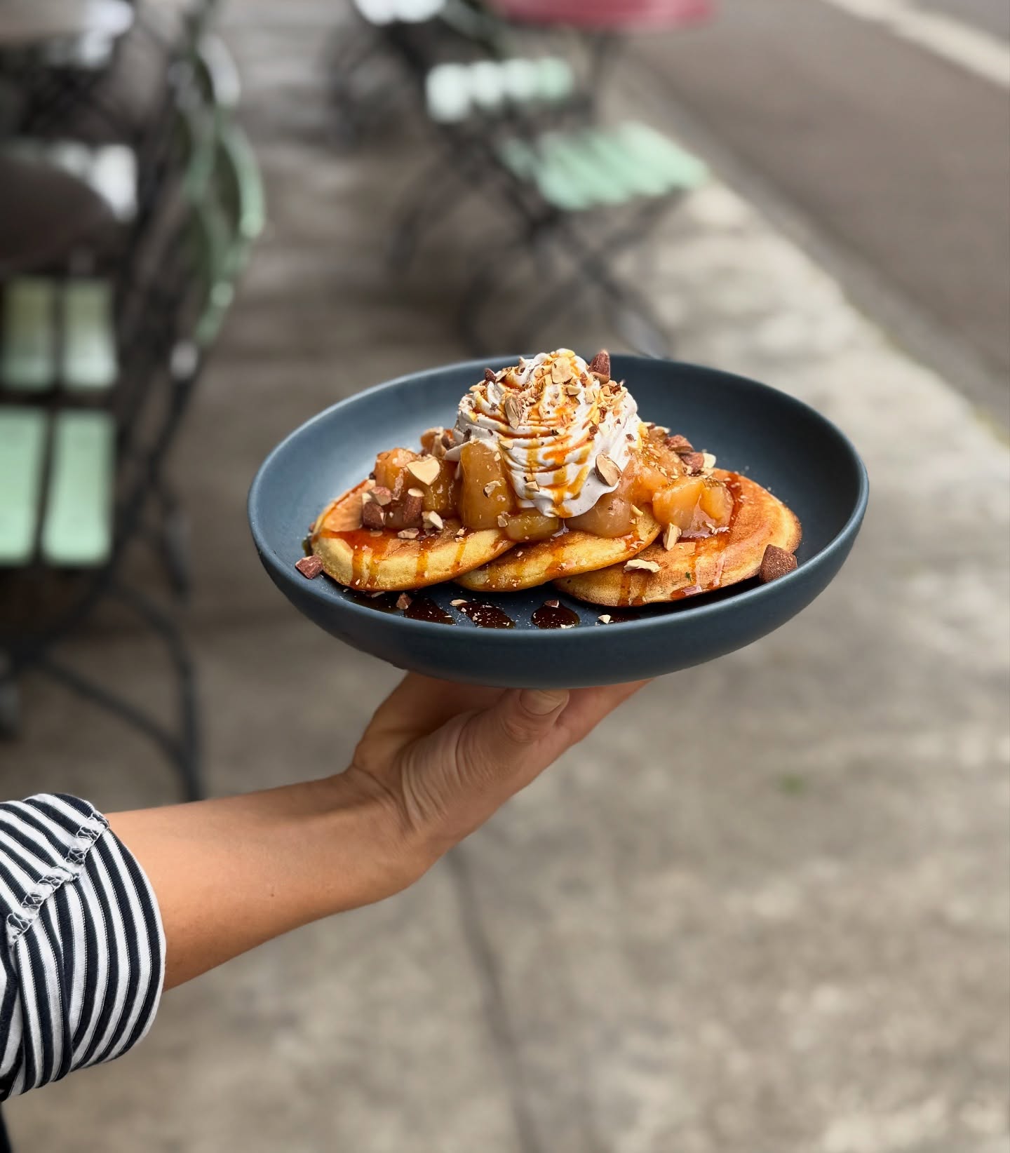 Das Weekend-Special wird durch ein Monats-Special ersetzt.
Oktober: Kürbispancakes mit Miso-Apfelkompott, Zimt-Sahne, Karamell und gerösteten Mandeln. V+ 🧡
#breakfast #brunch #autumn #pumpkin