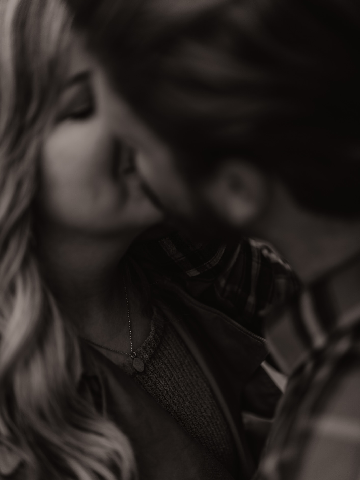 Emily und Sam aus den United States feierten ihr diesjähriges anniversary in Form einer Europareise. Nach dem Oktoberfest, machten sie auch einen Zwischenstopp in meiner Heimatstadt, dem romantischen Rothenburg ob der Tauber 🤍.
Zwischen Kopfsteinpflaster, Fachwerkhäusern und stillen Gassen entstand eine zeitlose Liebesgeschichte – voller Nähe, Lachen und gaaaanz viel kuscheln 🤍.
Rothenburg ist einfach ein Ort, der zum Entdecken, Verweilen und Verlieben einlädt 🤍.
Und wer noch auf der Suche nach einer einfühlsamen Storytelling-Fotografin ist – ihr wisst, wo ihr mich findet hehe 🤍.
with love,
Natalie.
#loveframed #rothenburgobdertauber #storytellingphotography #couplephotography #europeanlovestory #timelesslove #romanticdestinations #travelwithlove #storytellingfotografie #heartmoments #couplegoals #travelphotography