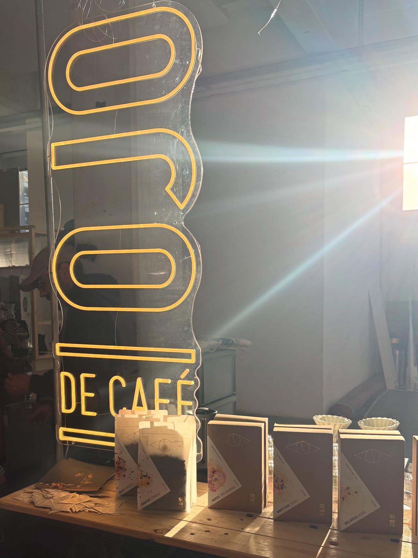 Swiss Coffee Connection in Lausanne was like every year, an amazing event for coffee lovers to connect. Thank you everyone who passed by, thank you coffee people, friends, roasters, baristas, coffee shop owners for being such a beautiful community 🧡 Thank you @swiss.coffee.connection for the organization and dedication 💛