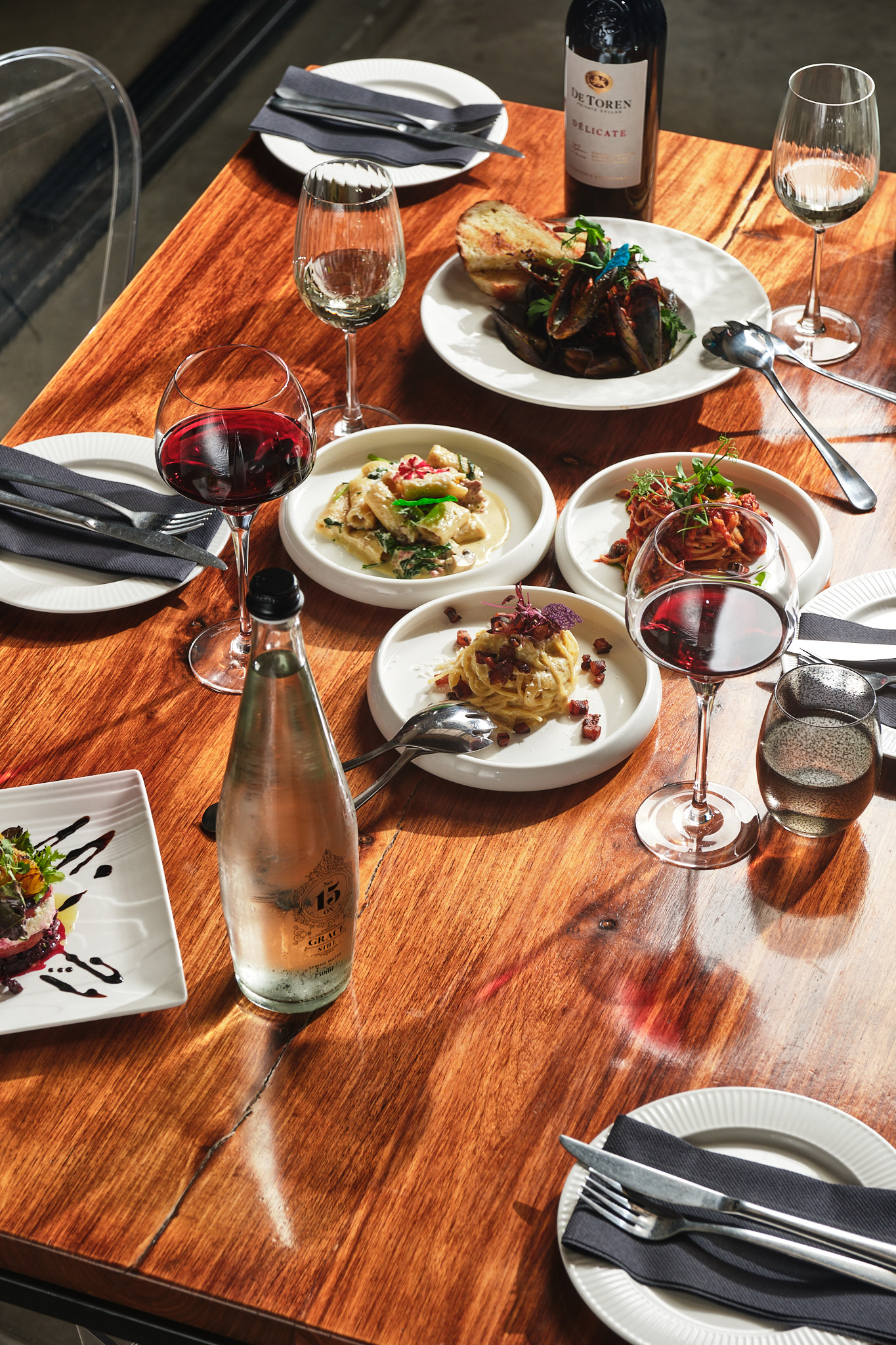 🍝 SUNDAY FAMILY FEAST! 🍷
Gather your favourite people and join us for a Mediterranean-style Sunday lunch at Pasta Barra. Our "Sharing Menu" brings everyone together—starters, handmade pasta, and dessert, all for sharing!
• Minimum 4 per table
• Sundays from 12pm-3pm
• Bookings essential
📍 Corner of Bronkhorst street and Florence Ribeiro Ave, Nieuw Muckleneuk, Pretoria
☎️ 012 030 1120 | Link in bio
#PastaBarra #SundayLunch #FamilyDining #SharingMenu #PretoriaRestaurants #TasteThePassion #FineDining #Foodie