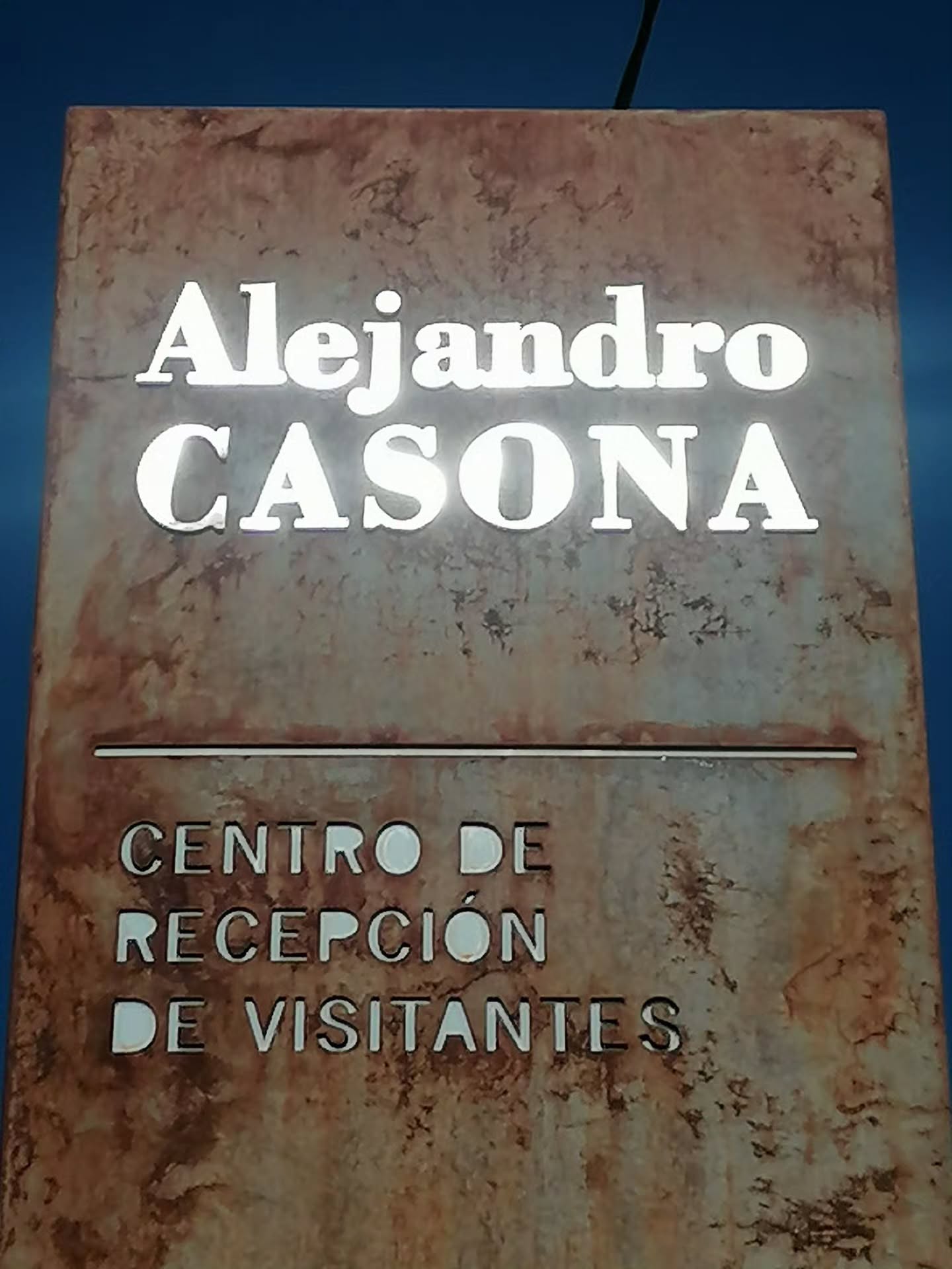 Os recordamos que, HASTA EL 21 DE DICIEMBRE, nuestros horarios serán como sigue:
" Apertura del Centro de Recepción de Visitantes: SÁBADOS, DOMINGOS Y LUNES, de 11.00 a 14.00 horas.
* Visitas guiadas: Los días de apertura del Centro, a las 12.00 horas.
* Atención telefónica, whatsapp y correos electrónicos: Viernes a domingos, de 10.00 a 17.00 horas. Lunes, de 10.00 a 15.00 horas.
A partir del lunes 22 de diciembre, el Centro permanecerá cerrado hasta la próxima temporada 2026.
Muchas gracias a todo el mundo por vuestro interés
#VisitaBesullo #PueblosConVida #CentroDeRecepciónDeVisirantes #AlejandroCasona #CangasDelNarcea #LaAsturiasParaDescubrir #NarceaTurismo #FuentesDelNarcea #TurismoAsturias #VuelveAlParaíso #Asturias #ParaísoNatural