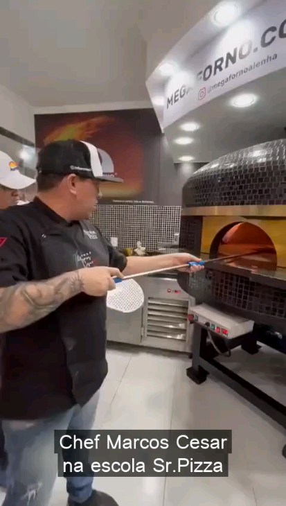 Quando um dos maiores nomes da pizza escolhe, você sabe que é referência! 🏆🔥
O Chef Marcos
Cesar,@chefmarcoscesar3 , referência nacional em pizza napolitana, testando e aprovando nosso Megaforno no @senhorpizza.ctp.
Essa é a prova de que nossos fornos entregam a qualidade, durabilidade e performance que os melhores profissionais do Brasil exigem.
E o seu negócio? Já está pronto para esse nível de excelência?
📱 (11) 91074-5102
📱 (21) 99764-2183
#Megaforno #ChefMarcosCesar #SrPizza #PizzaNapolitana #FornoProfissional #Pizzaiolo #Gastronomia #SaoPaulo #Parceria #ChefDePizza