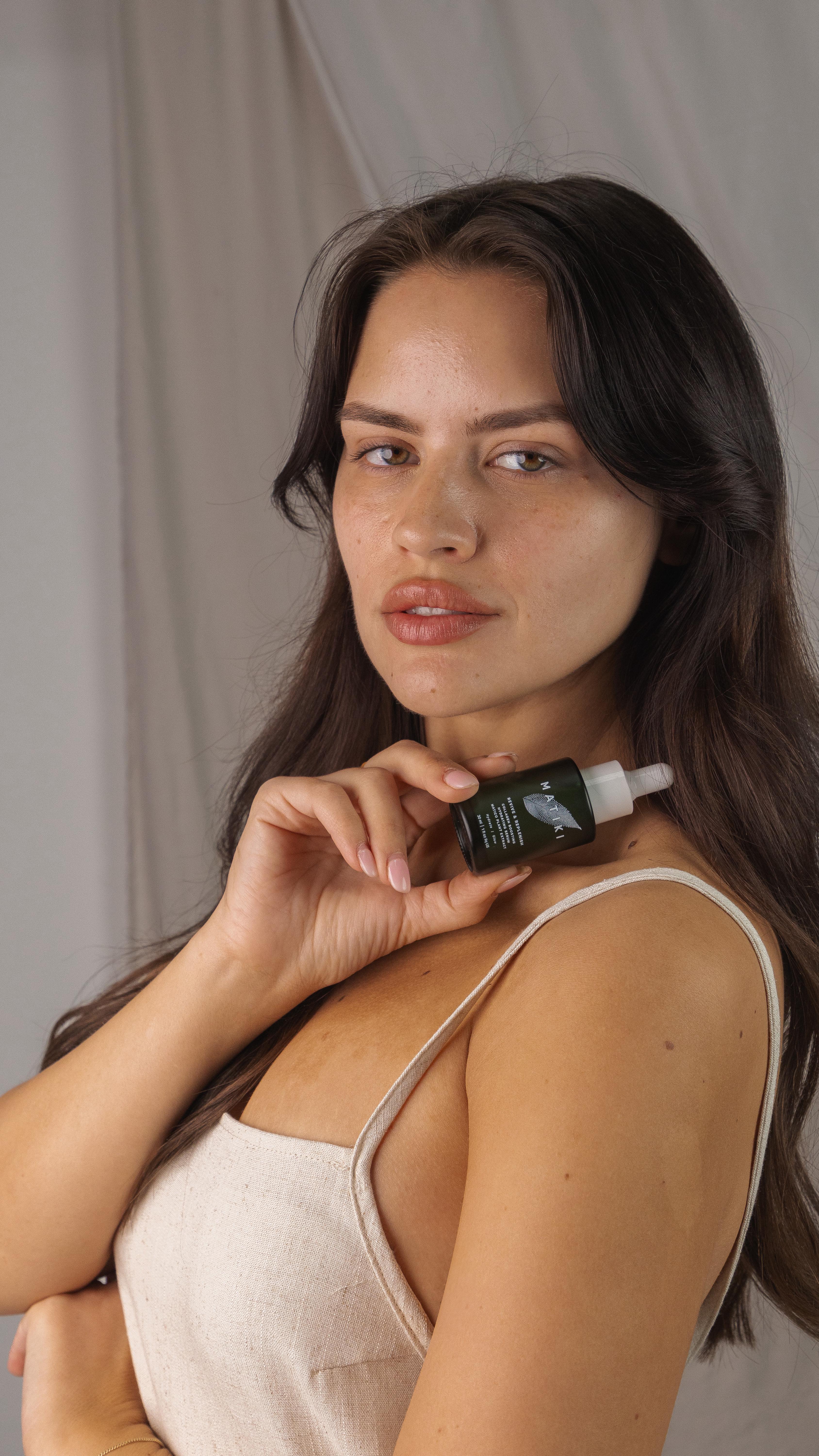 Your skin’s summer saviour 💛
Hydrating, collagen boosting and powered by Matico, nature’s healing plant.
Lightweight enough for every day, powerful enough to repair after the sun.