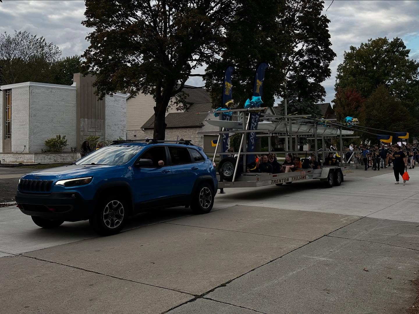 Homecoming 2025 ๐๐ The team had a blast at the parade. We are thankful for our community support! Looking forward to a successful season in the Spring. #trentoncrew