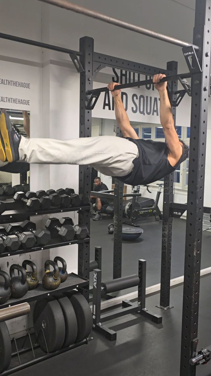 Flow like water....
Do you know why they call it the ice cream maker?
It doesn’t matter.
This is just an amazing exercise for your lats, abs, shoulders, triceps, forearms, hip flexor, and even your neck muscles!
It might be a Calisthenics progression movement towards the frontlever but it's much more than that.
Even if you can't go more than 3 degrees, it's still targeting these muscles hard! So give them a try
#corestrength #frontlever #fitnesssecrets #Calisthenics