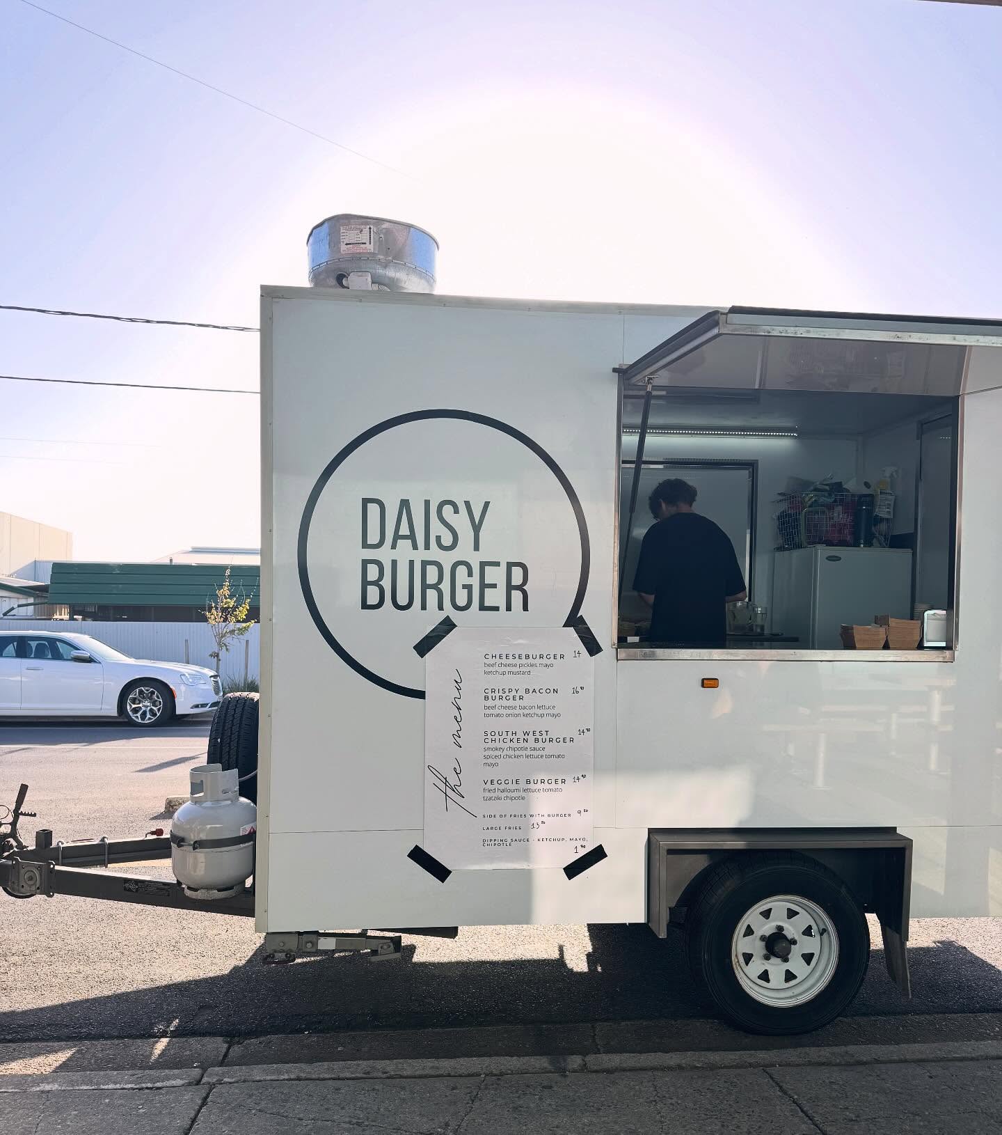 Kick off your weekend right — Daisy Burger’s slinging burgers at The Wheaty tonight! Cold beers, good tunes, great company. 🍻🍔🍟