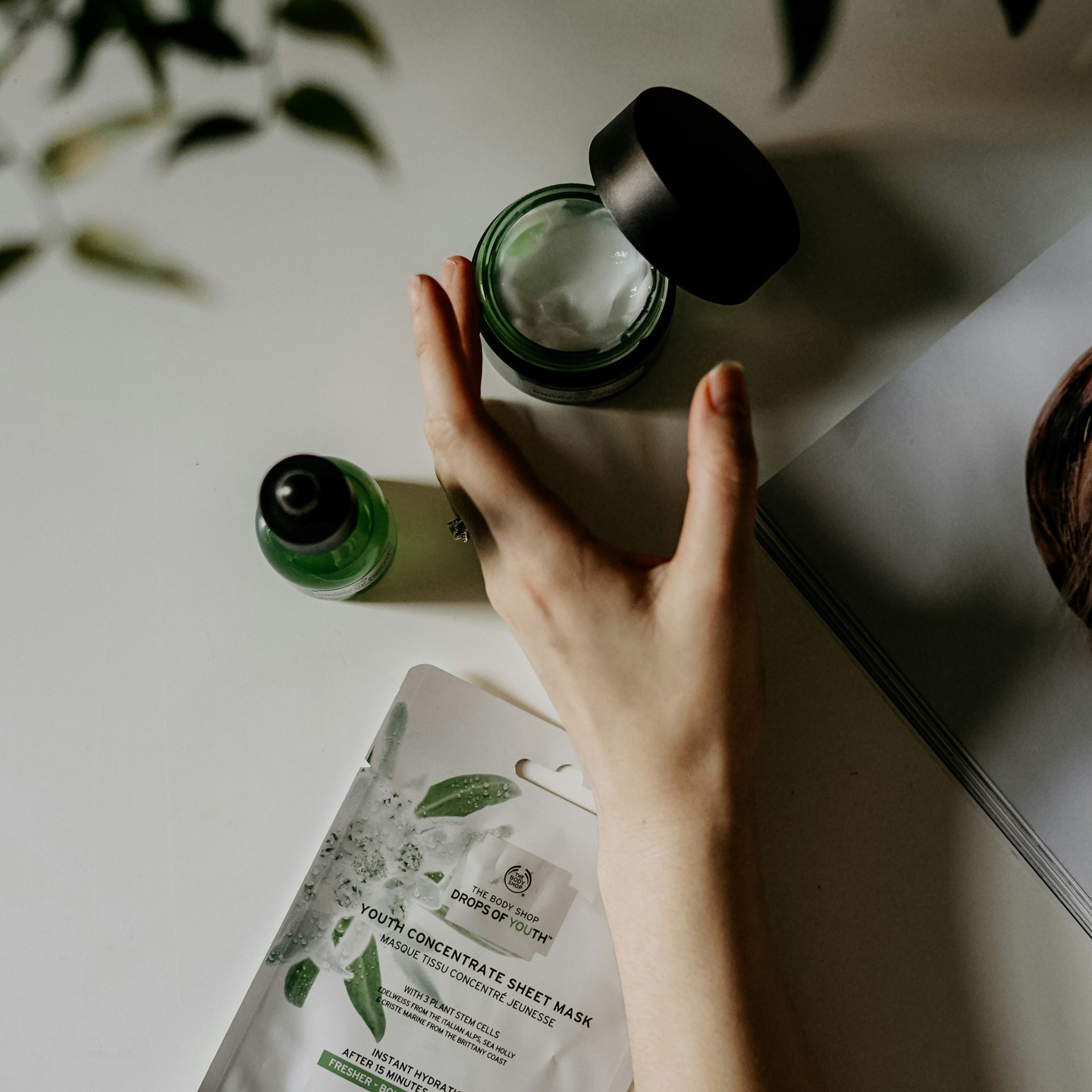 💧 오늘의 스킨케어 키워드: 보습 💧
피부 타입마다 필요한 크림은 다릅니다!
✔ 수분 크림 – 촉촉한 수분 충전
✔ 미백 크림 – 환하고 맑은 피부톤
✔ 안티에이징 크림 – 탄력 & 주름 케어
✔ 진정 크림 – 민감 피부 진정 효과
당신의 피부는 어떤 크림을 가장 좋아하나요? 💕
#Lumivix #K뷰티 #보습크림 #스킨케어루틴