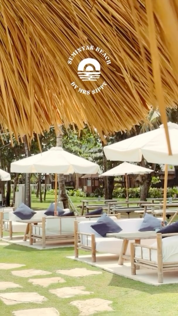 The core of Sunset Beach.
Natural materials, open air, and the hum of something slower.
Walk in. Stay as long as you need.