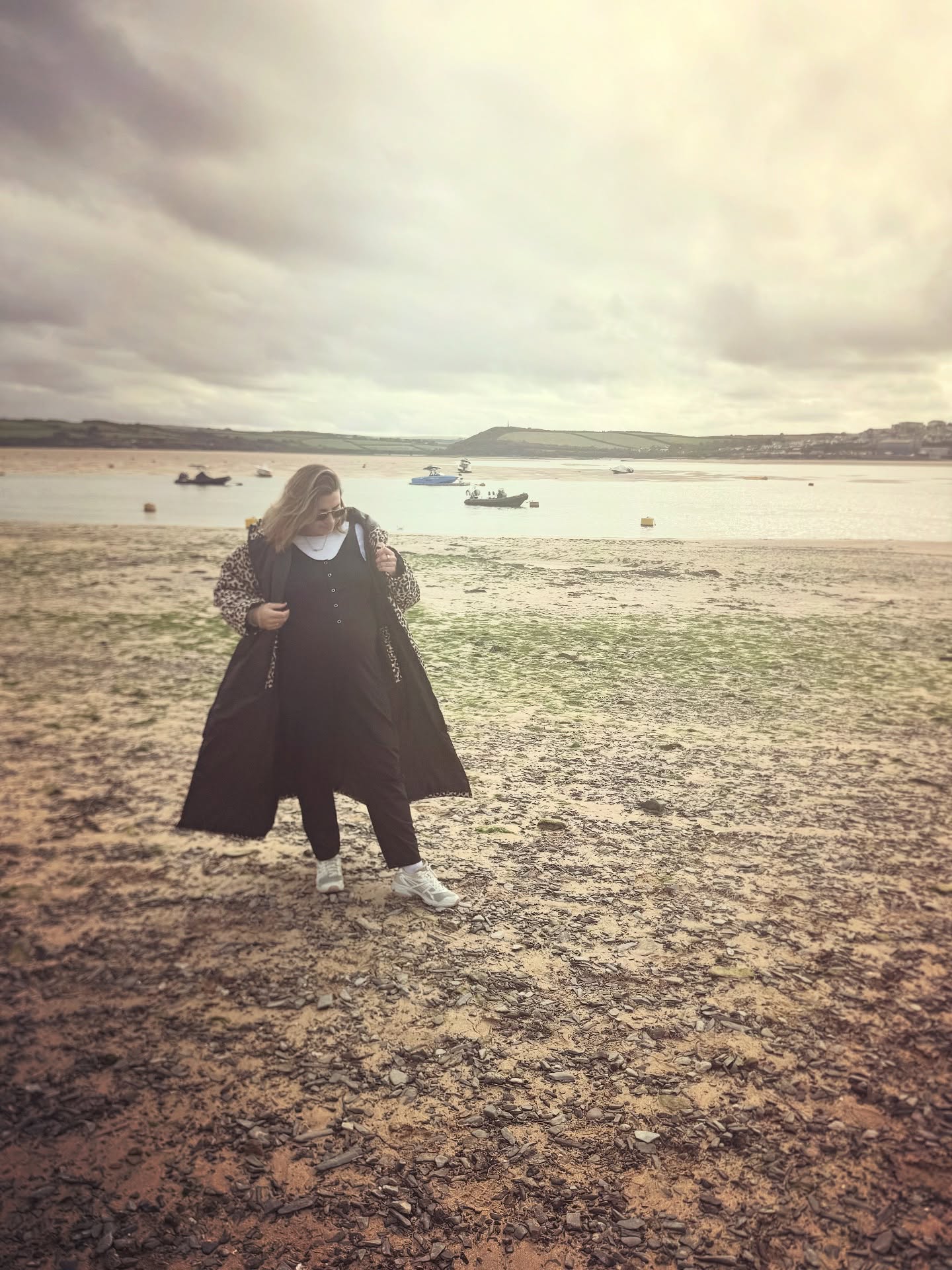 My uniform right now…
Jumpsuit @_beyond_nine
Coat @sittingsuits
Last little getaway to Cornwall in my third trimester! 6 weeks left…
#pregnancy #twinpregnancyjourney #mcdatwins #girlmom #thirdtrimester #ivfpregnancy