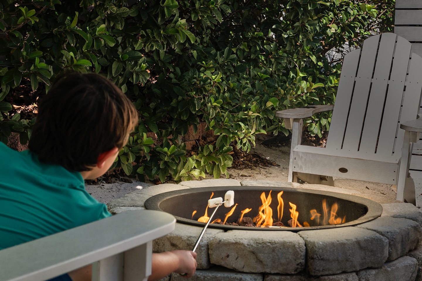 S’mores at the firepit is always a good idea 🔥
#destin #emeraldcoast #destinvacationalrental #airbnb #vrbo #crystalbeach