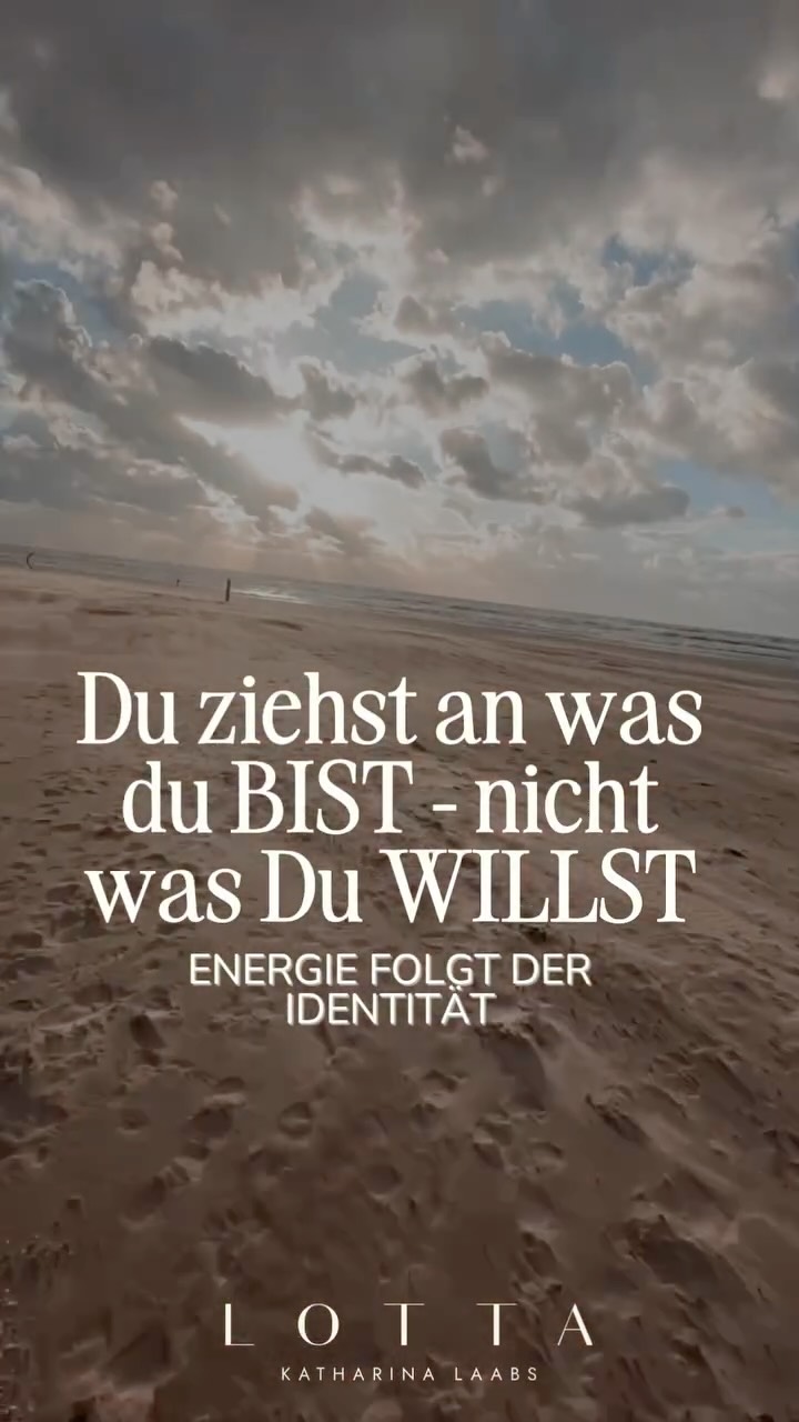 Ich habe lange sehr stark eine Veränderung gewollt. Und dann hab ich gemerkt: Ich ziehe nicht an, was ich will – sondern was ich bin.
Wenn ich innerlich in Fülle bin,
kommt Fülle.
Wenn ich vertraue,
kommt das Richtige.
Seitdem geht’s weniger ums Wollen.
Und mehr ums Sein.
Mit der neuen Energie kamen neue Freunde, Kunden, Aufträge, Chancen.
Was möchtest du heute sein?
Shine your light & go after amazing
Deine Lotta
✨✨✨✨✨✨✨
#sichtbarkeit #herzbusiness #selbstvertrauen #businessmentor