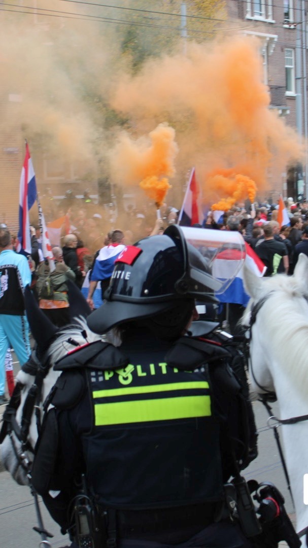 📸 Vandaag vond in Amsterdam een rechtse demonstratie plaats, terwijl er tegelijkertijd een inkse tegendemonstratie werd gehouden.
Heb jij – net als @protestinbeeld – fotografie als hobby en wil je jouw beelden eenvoudig kunnen verkopen?
🚀 Stuur ons een DM en sluit je aan bij onze community!
#demonstratie #amsterdam #fotografie #StreApp #ooggetuige #nieuws #nieuwsfoto #nieuwsfotografie #streapp #watiseraandehand #112fotografie #112spotter #nieuwsjagers