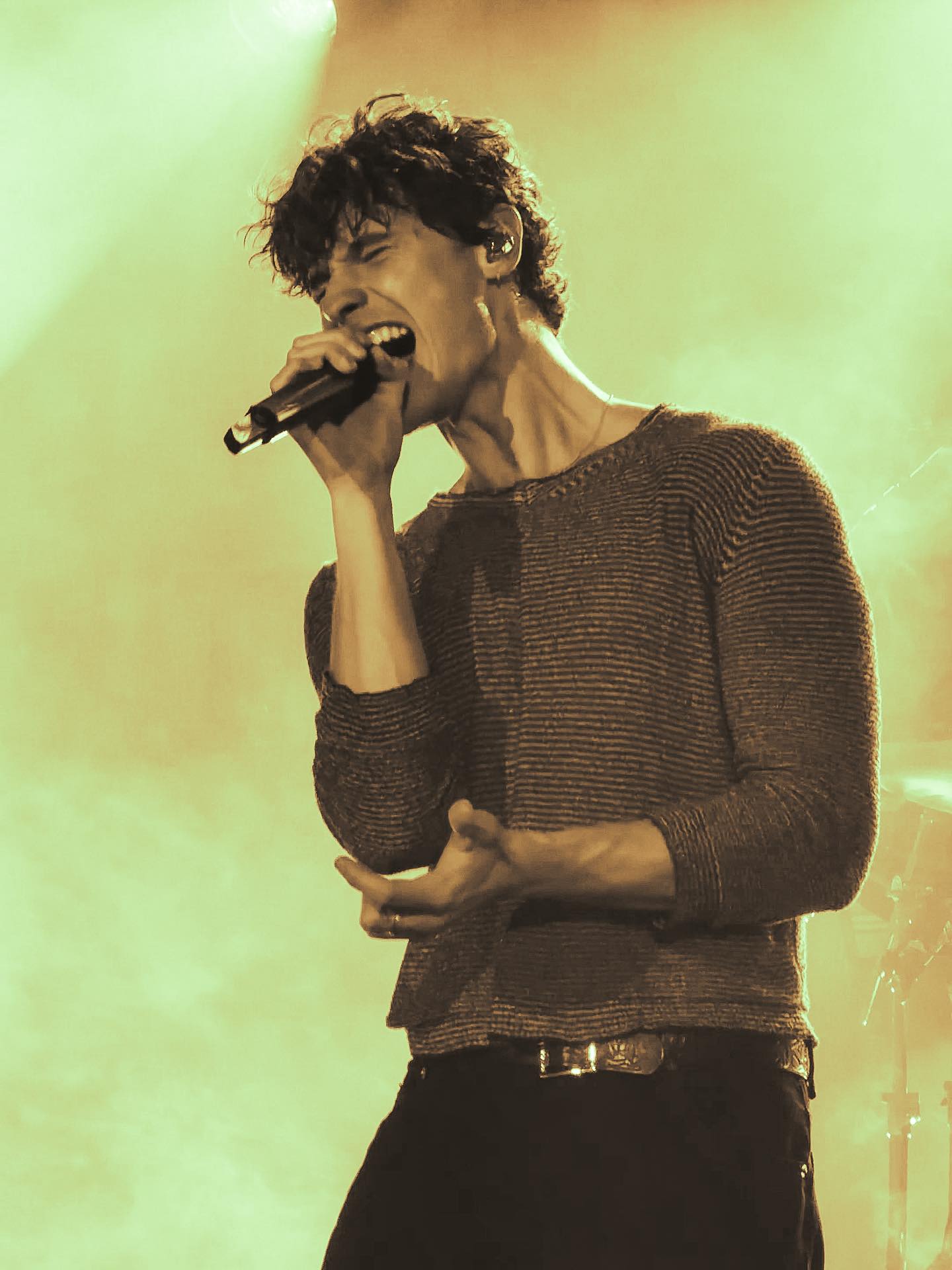 Foi uma longa estrada, mas um belo caminho! Vimos de pertinho alguns shows da On The Road Again Tour nos Estados Unidos e relembramos como Shawn Mendes reencontrou seu amor pelos palcos. 🤎
Leia a matéria completa em www.weinthecrowd.com
✍️📷 Amanda Spindola