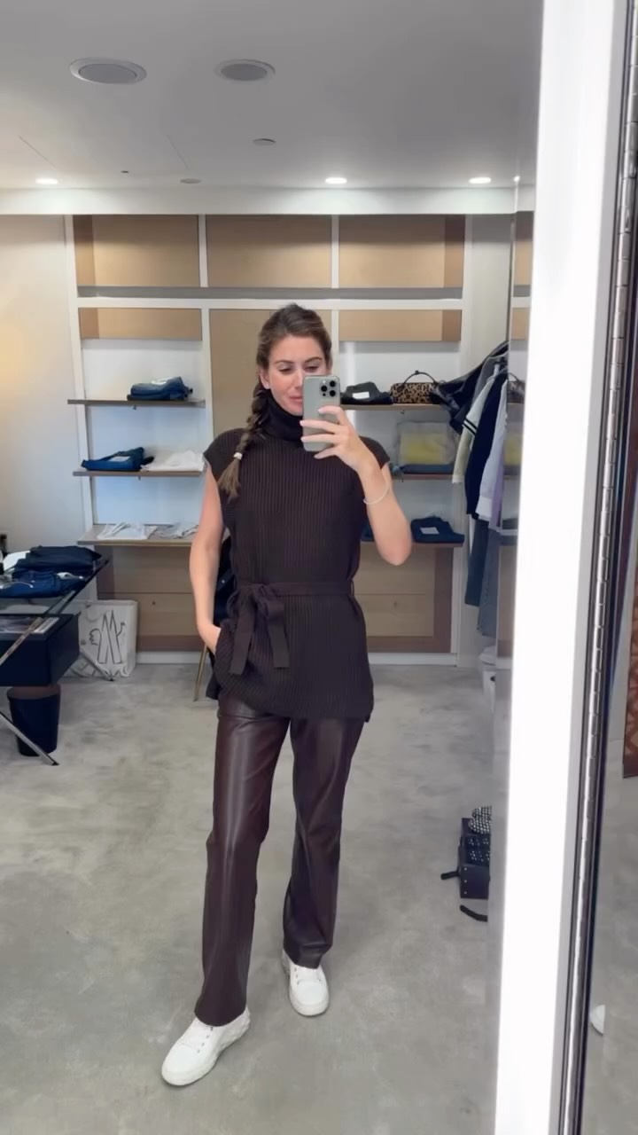 Another busy week of personal shopping appointments and I’m loving this season’s mood already. The rail’s all set for client try-ons ; a mix of great coats, soft knitwear, versatile boots and, of course, the perfect jeans.
Autumn/winter is always about building those layers that make getting dressed feel easy pieces that work hard, feel great, and last beyond a single season 🌹
#personalstylist #personalstylistlondon #wardrobeupdate #elegantstyle #timelesswardrobe #capsulewardrobe