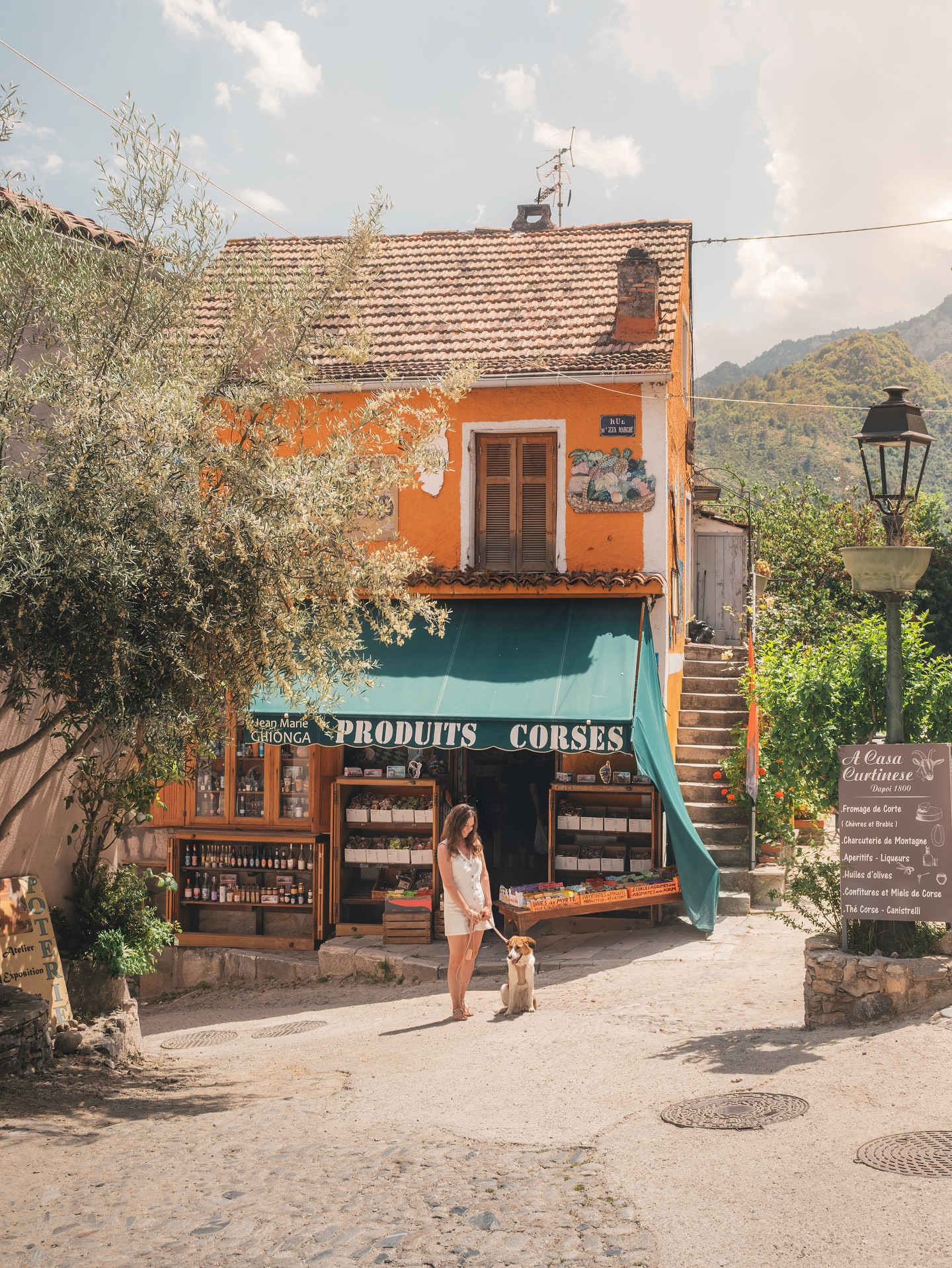 Heute ist Welthundetag – unser erster als Hundeeltern. 🐶👫
Vor fast einem Jahr kam Ellie aus Griechenland zu uns. Seitdem ist alles ein bisschen chaotischer, lauter, haariger und viel schöner.
Die beste Entscheidung überhaupt. Danke, Ellie, dass du unser Leben bunter machst. 💛
(Swipe bis zum letzten Bild, da seht ihr unser allererstes Foto mit ihr.)💕🐶
.
.
#welthundetag #reisenmithund #urlaubmithund #dogadventures #hundeliebe #rescuedog #adoptdontshop #dogmomlife #dogparents #dogsofinstagram #travelwithdog #dogfriendlytravel #wandernmithund #petfriendlytravel #corsicavibes #outdoorlove #happydog #chaosundglück #fellnase #hundeglück