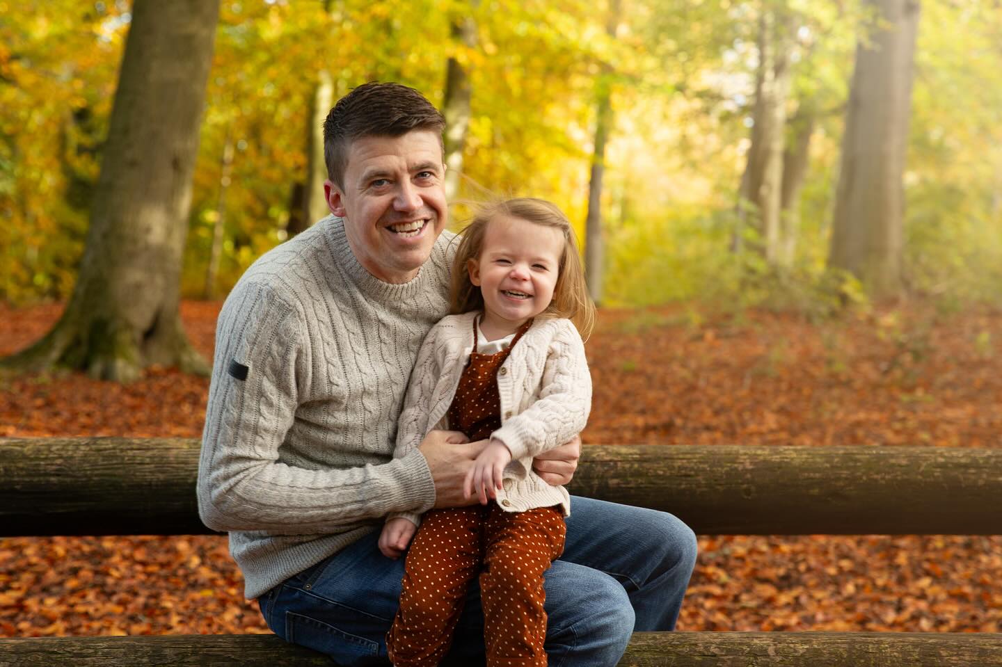 Leaves are starting to turn colour🍂 I love this time of year. Here’s a throwback to an Autumn mini shoot.
Still a few slots available for my autumn sessions this year, drop me a message to book in. More info can be found here: https://www.sjrichardsonphotography.com/autumn-mini-sessions
.
.
.
.
#sjrichardsonphotography #autumnminisession #familyphotographer #autumnphotoshoot #bensonphotographer #familyphotoshoot