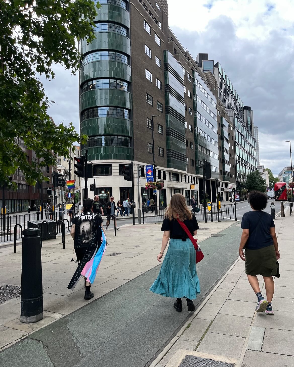 It’s a trip👏🏽
We’re back in session and heading out to the South London Gallery this Sunday from 11am - 3pm.
Drop in and join us for a friendly, creative session looking, chatting, and making inspired by Yto Barrada’s ✨ THRILL FILL SPILL.
Barrada’s work traces stories of migration, transformation, and everyday acts of resistance through sculpture, photography, and film. Together we’ll spend time sharing ideas, sketching, and thinking about how artists transform materials.
Sunday 12th October, 11am – 3pm
South London Gallery
www.southlondongallery.org
The OG Youth Collective is free and open to anyone aged 14–25 living in London.
We’ll bring sketchbooks and materials, but you’re welcome to bring your own.
To join or find out more, contact esther@octobergallery.co.uk 👋🏾 — see the link in our bio — or DM us.
#OGYouthCollective #OctoberGallery #YtoBarrada #SouthLondonGallery #CrossingHistories #ThrillFillSpill #ArtAndResistance #YoungArtistsLondon #FreeArtWorkshops #CreativeCommunity #MigrationAndMemory #ArtEducation #LondonArts