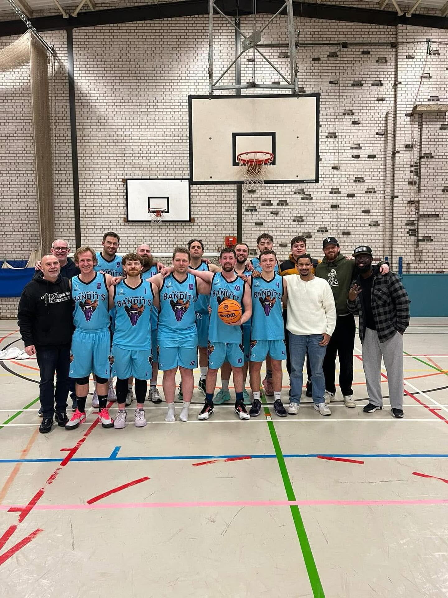 Weymouth Bandits 1st team lose their opening game of the season against a strong Bournemouth Oaks team.
Weymouth beat the Oaks at the end of last season to secure the league title, in a thrilling matchup, but the Oaks defensive intensity proved too much for the Bandits on Wednesday evening, in Bournemouth.
Coach Olly Turner commented, “Oaks played strong defence which carried them through the game for the win. We did not show the discipline on offence required to win and lacked structure. We also didn’t have the usual defensive intensity, which we expect from Weymouth.”
Oaks win 87-62.
The Bandits 1st team have their first home game of the season on Thursday 16th October at Coastland Weymouth College Sports Centre. They will be focused on getting the win against Dorset Storm.
