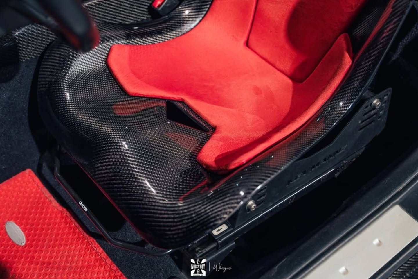 KevMannz CF seats V2 with red Alcantara padding + plug&play rails and slider kit for Nissan Fairlady 350Z.