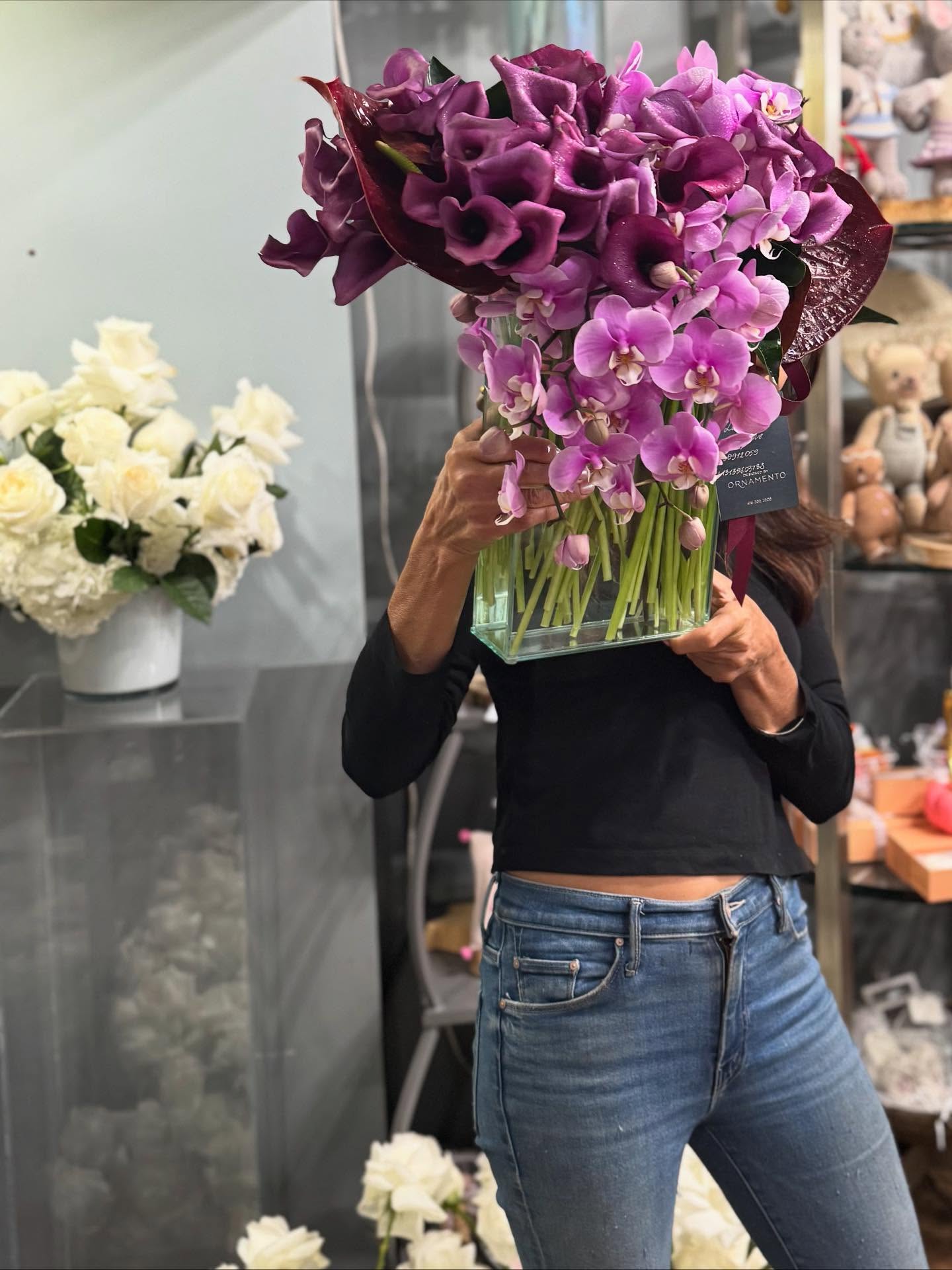 Dream Land — pure floral elegance, one of our most loved bouquets.
Available now on our website. 💐
#Ornamento #LuxuryFlowers #DreamLandBouquet #FlowerLovers #BayAreaFlorist #ElegantDesign #FloralLuxury #FairmontSanFrancisco #FlowersOfInstagram #BloomMagic