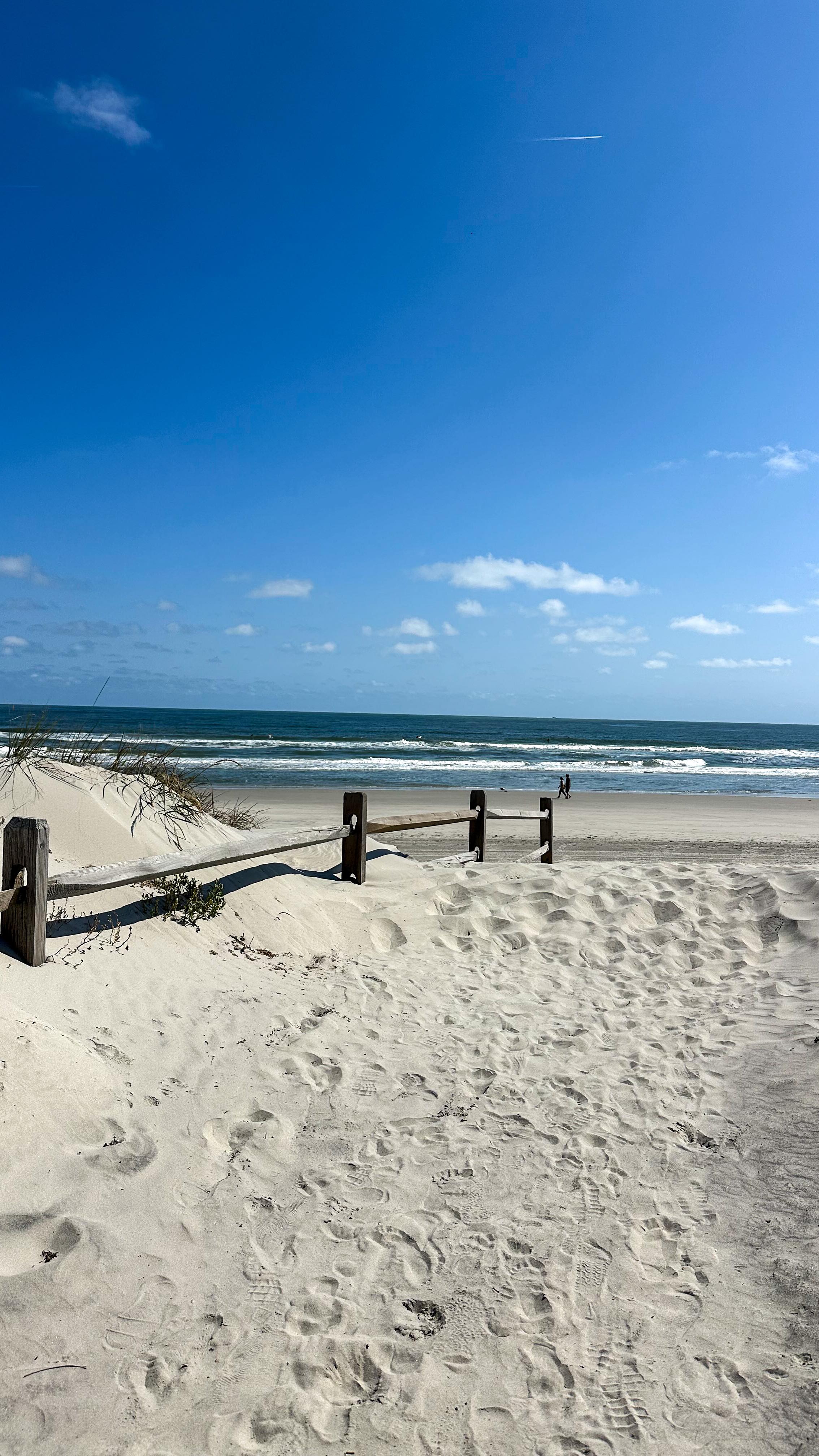 A short weekend in peaceful Stone Harbor, New Jersey
My crazy journey there was well worth it.
What was supposed to be a 7am flight to Philly turned into an extremely delayed flight and a complete change of plans. After 4 hours at the airport and numerous delays, I asked to fly standby to JFK airport 30 minutes before boarding. I then flew to JFK, took 3 separate trains to meet my boyfriend in New Jersey, then we drove to 1.5 hours to the beach 🫠
It was slightly cloudy and chilly at times, but the relaxation was much needed. We played bocce ball, ate delicious food (we had ice cream every day), explored the bird sanctuary, and biked around the end of the island 😃
.
.
.
#NJSpots #YesVisitTheUSA #TLPicks #VisitTheUSA #ExploreTheWorld #girlswhotravel