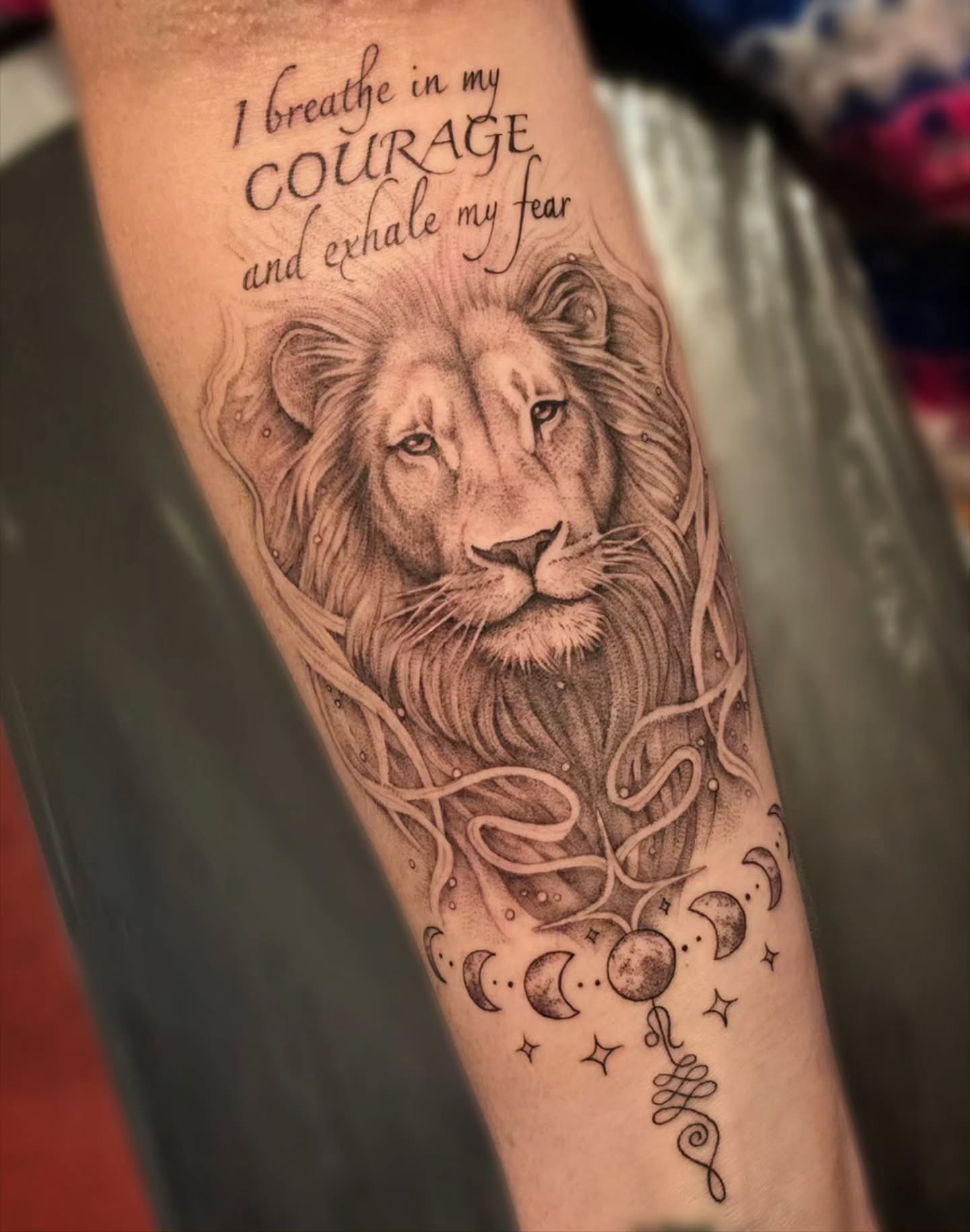 ðĶ Loved working on this delicate, pretty lion for Amy today ðĨ°
.
.
.
#tattoo #art #illustration #design #lion #magic #Leo #love
