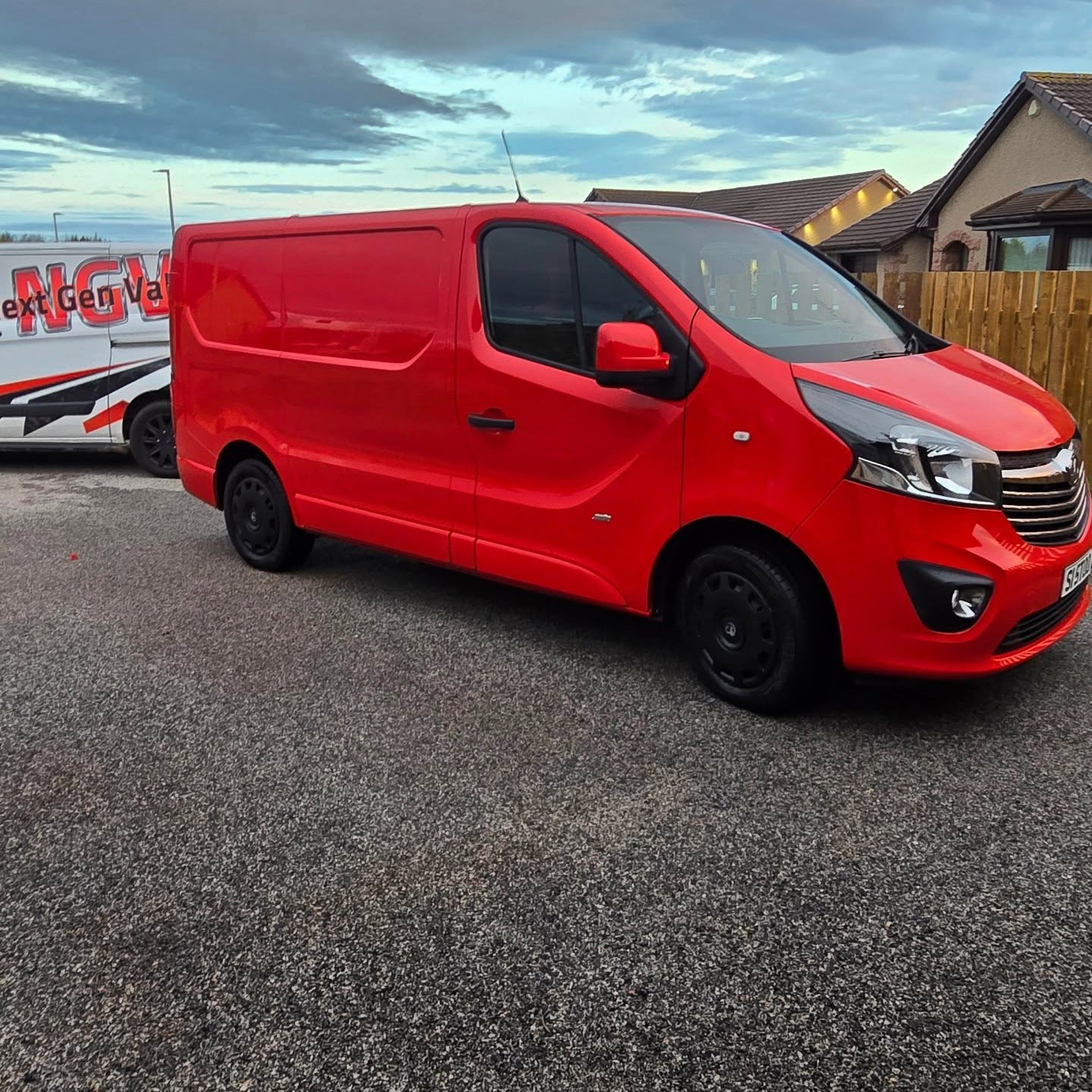Owner just bought this older vivaro for a daily and wanted it Ceep Cleaned before going down the road. And the Deep Clean delivered as always
This got a full interior steam and a full exterior decontamination wash , removing all grime and contaminants before adding our new favourite @performanceppl ceramic sealant to keep it clean all the way back to Glasgow
#deepclean #detailinglifestyle #mobilevaleting #detailing #vivaro