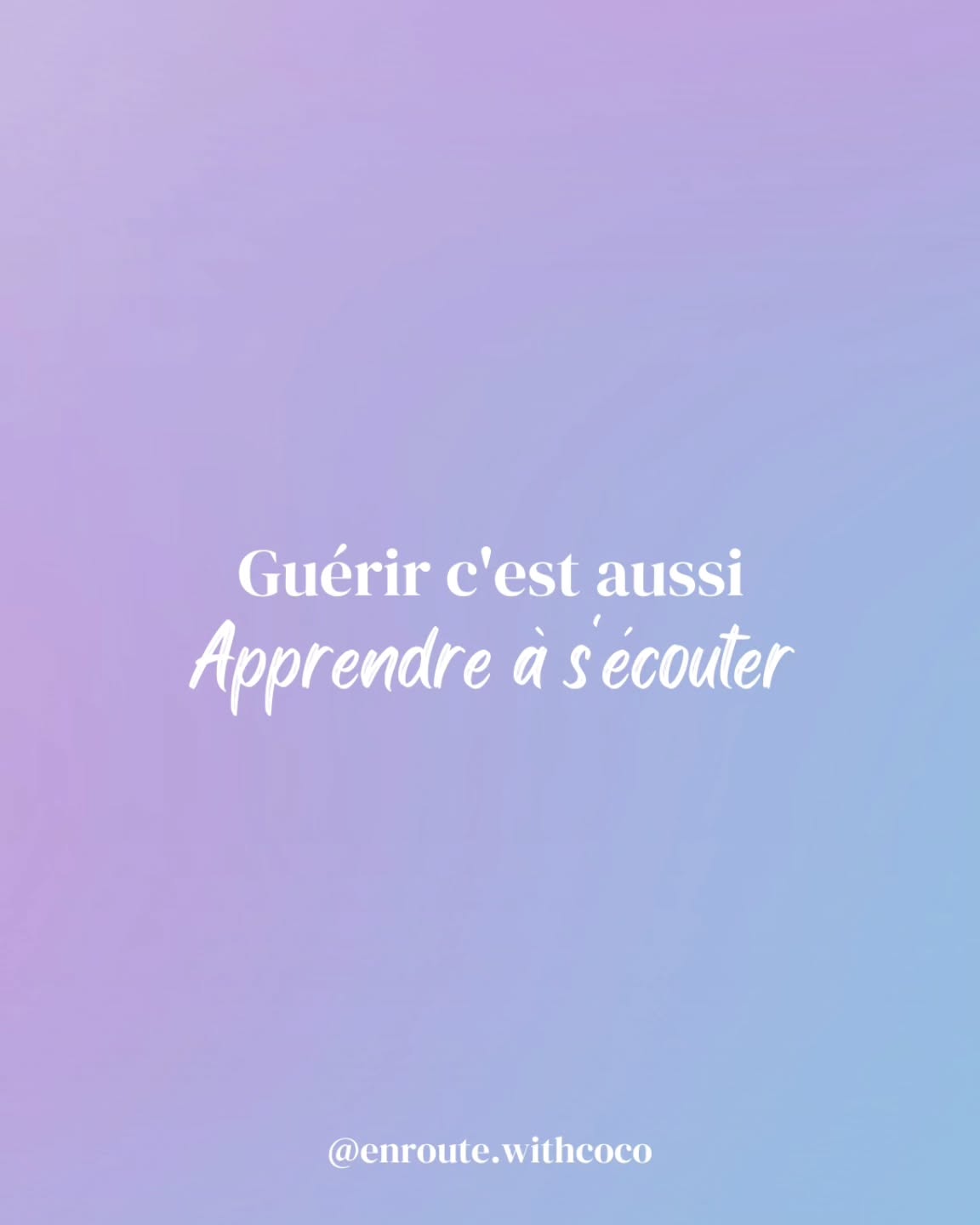 J'ai hésité à écrire ces mots. Car on vit dans un monde où le narcissisme et l'individualisme prenne de plus en plus de place. Et c'est à l'opposé de mes valeurs. 😒
Je suis pour le groupe, la communauté, la connexion aux autres. C'est d'ailleurs ce qui me pousse tant à organiser ateliers, mini aventures et le self love club.
Car c'est dans nos liens qu'on a vécu les blessures les plus difficiles, c'est dans nos liens aux autres qu'on les réparera.
MAIS.
Ça ne peut pas se faire si on est du genre à s'oublier. À écouter les autres par peur du rejet. Parce qu'on veut faire partie du groupe justement. Parce qu'on veut plaire.
Ça ne peut pas se faire si on ne mets aucune limite. Si on ne se met pas ces limites à soi même. Si on est incapable de se choisir soi Quand il le faut.
On ne peut pas guérir et grandir face à ses blessures et ses blocages si on est pas capable de savoir d'abord qui l'on est, comment on fonctionne, pour ensuite donner la notice d'utilisation aux autres.
On n'y arrivera pas ou difficilement si on conduit une voiture qu'on ne connaît pas, que notre réservoir est vide ou qu'on suit bêtement le trajet d'un autre.
La route est sinueuse. Cahoteuse. Mais les paysages en chemin, en valent souvent le détour.
Guérir c'est apprendre à s'écouter pour reprendre le volant, et monter à bord de bolides qu'on aurait choisi. Pas de ceux qu'on nous a imposé.
Bref, c'est en ça que j'aime les thérapies brèves et le Coaching. Parce qu'ils vous offrent des outils pour reprendre le volant en main, et faire monter à bord, les passagers dont vous avez besoin.
💜