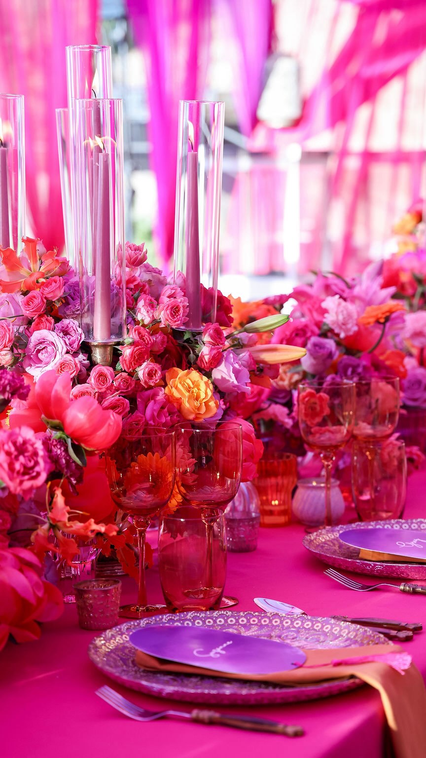 A Bollywood evening full of bold colours, vibrant culture and unforgettable memories!
Planning: @daisyamodioevents
Photography: @theysaidyesphotos
Venue: @sonbunyola
Flowers: @bombillas_y_flores
Production: @metavisuals_
Sound: @panela.productions
Chef: @nishascookingagain