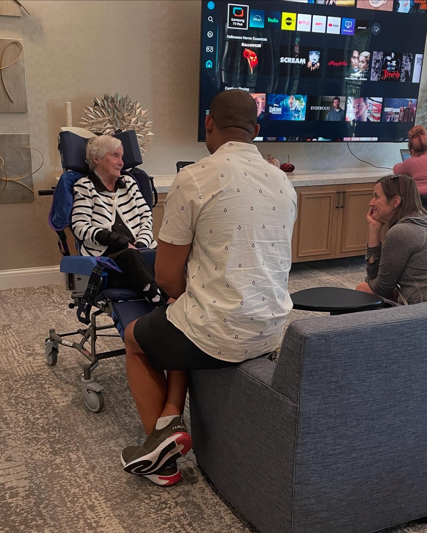 Yesterday, we got to meet Leslie and her daughter, Carra. Jonathan is interviewing Leslie about her Candle Making company where she and Carra worked together for over ten years. I can’t wait to share their story with you. 🕯️💜