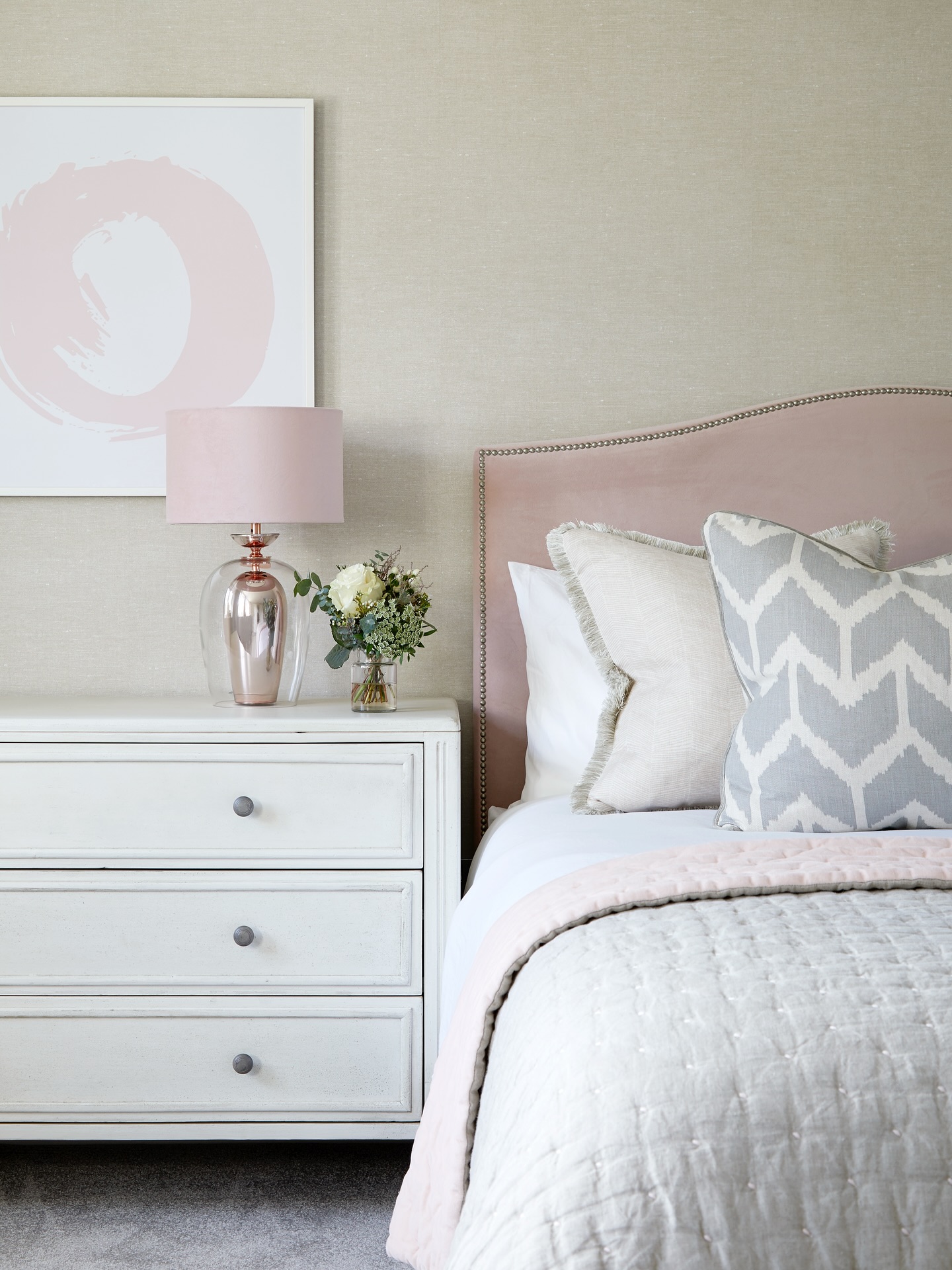 I always love it when my work becomes someone else’s inspo! 🎀
We’re currently working on a young girls bedroom & ensuite using pinks, beiges & whites in a chic, glam, grown up style - making it perfect for a makeup loving girly girl 💋
I loved designing & implementing the project in the photos through @raspberryinteriordesign all that time ago!
Photography credit 📸 @annastathakiphoto