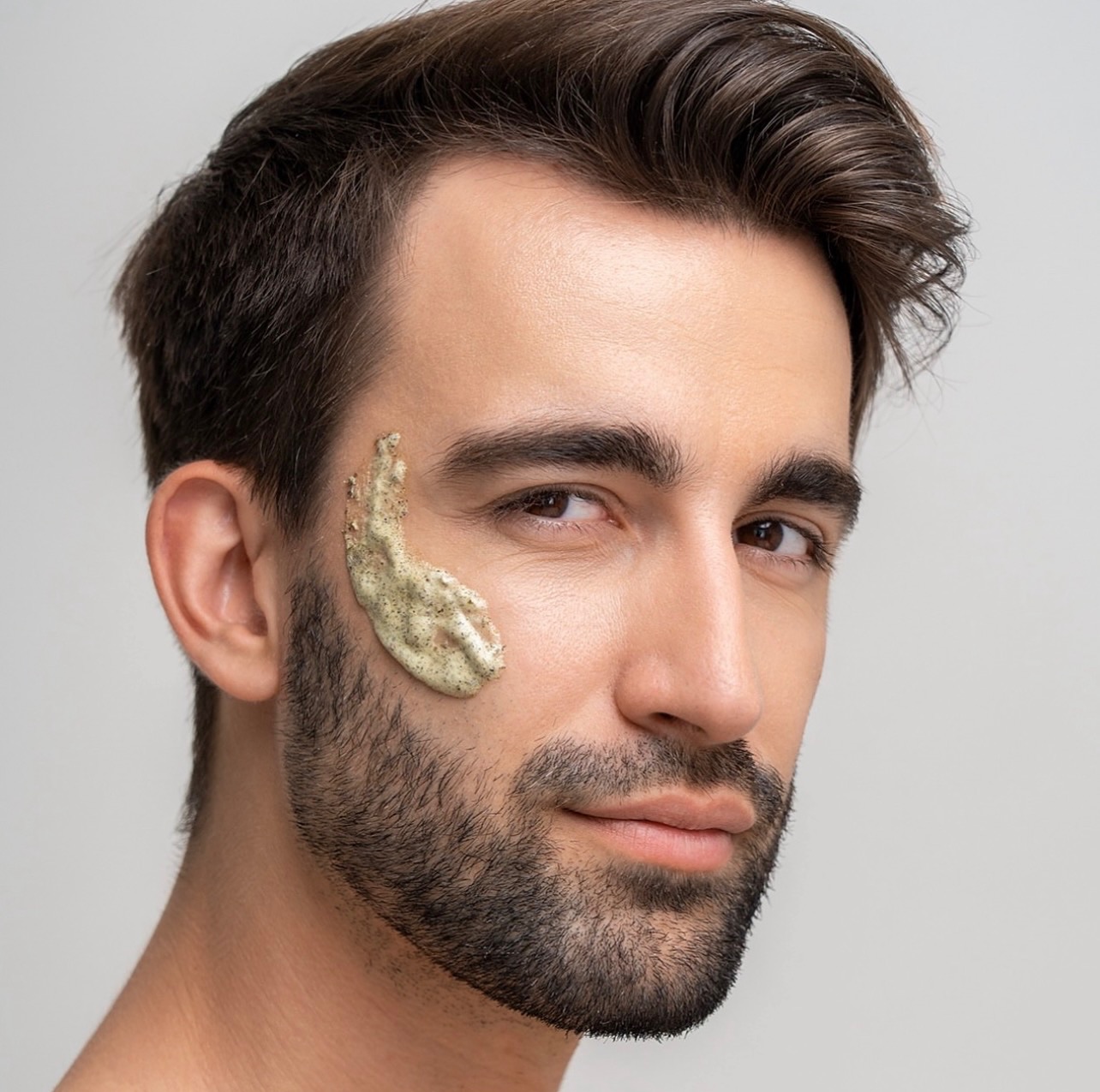 🍁Wenn der Sommer geht, ist es Zeit, Ihrer Haut neue Energie zu schenken.🌿
Die GREEN PEEL® Energy Behandlung ist Ihr natürlicher Energiekick für müde, beanspruchte Haut. Sie aktiviert Durchblutung, Sauerstoffversorgung und Zellstoffwechsel für ein sichtbar frischeres, vitaleres Hautbild, ganz ohne Schälprozess. ✨
Die Haut erhält spürbar mehr Energie, und altersbedingte Hauterscheinungen werden gemildert.
✨ Jetzt GREEN PEEL® Behandlung buchen und die Haut natürlich regenerieren! 💚 #schrammek #greenpeel #greenpeelenergy #dasoriginal