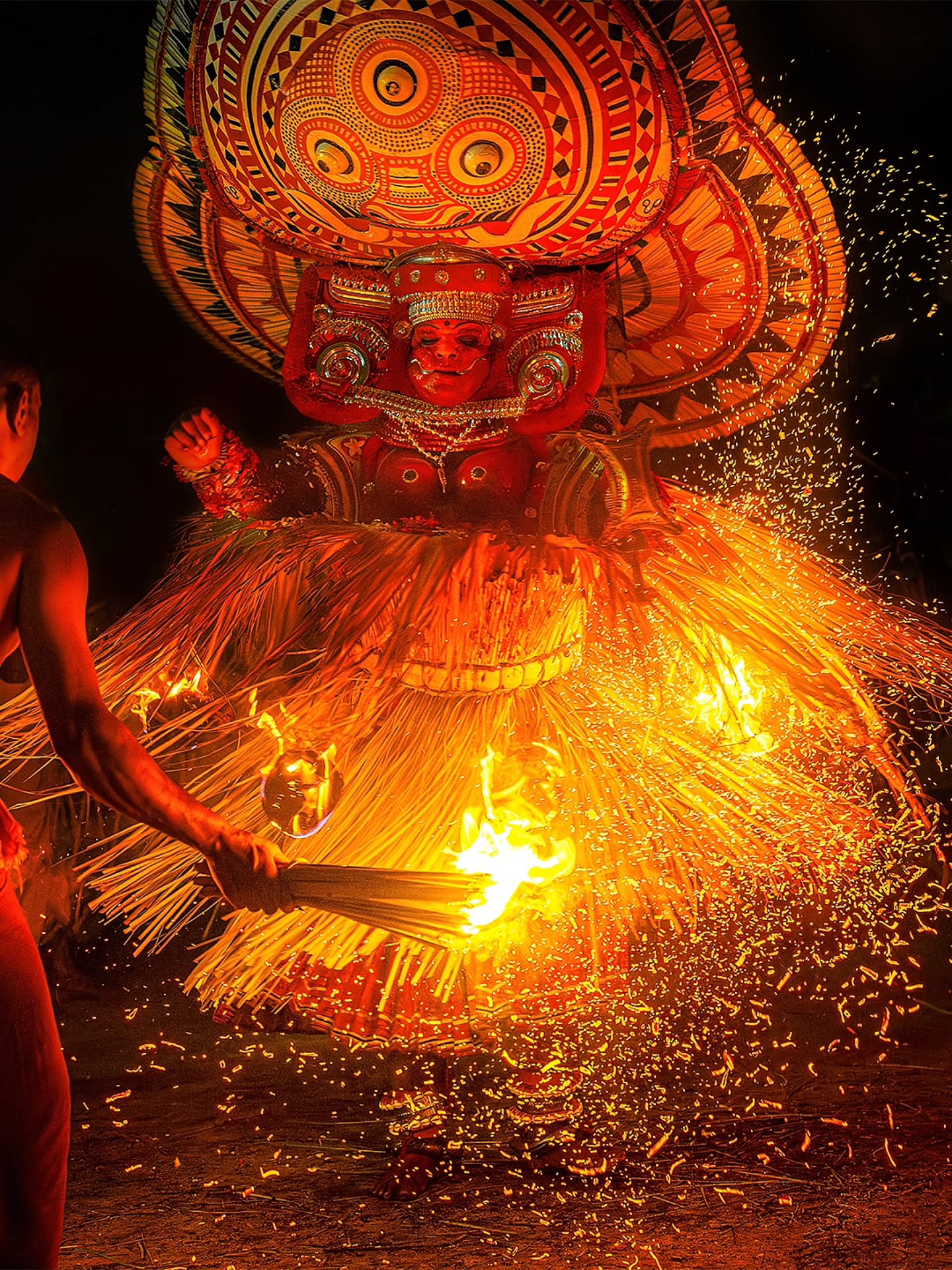 Theyyam nights are coming!🙏🔥
In the heart of Kannur, the divine awakens through rhythm, fire, and devotion.
Shot on @sonyalphain A7iv
___________________
#theyyam #theyyamfestival #kannur #keralafolkart #indianculture #keralaculture #indianheritage #folklore #indiaphotography #documentaryphotography #culturalphotography #portraitphotography #travelindia #indianfestivals #incredibleindia #heritageindia #indiaphotostory #sonyalphain #sonyalphaindia #vedaantkulkarnidv
{{Theyyam, Kerala rituals, divine folklore, traditional art, cultural documentation, Indian heritage, fire and faith, storytelling portraits, travel and culture, gods of Kerala}}