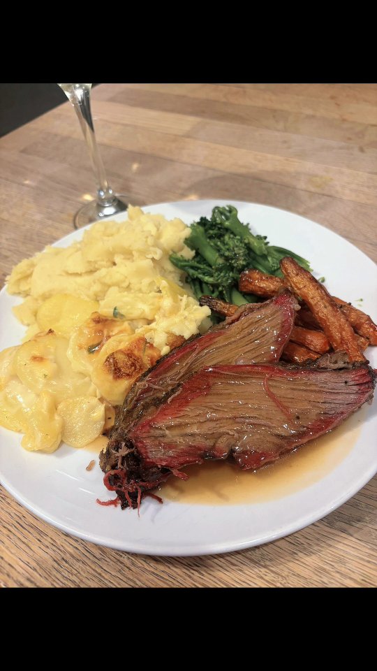 Smoked Pulpón de Vacío
From @idevour.meat
Used @melindasfoods hot sauce Binder.
Seasoned 1st with @fireandsmokesociety
Longhorn, top off with @kindersflavors pineapple Habanero.
Smoked for 5 hours untill internal temp hit 165f
Then Wrapped in butcher paper and back on untill internal temp hit 200f.
Rested for and hour, came out very juicy and tender, fell apart.
Www.smokeandspice.ie
#bbq #food #foodporn #foodie #grill #barbecue #bbqlovers #meat #instafood #bbqlife #grilling #steak #beef #foodstagram #bbqporn #foodphotography #brisket #chicken #barbeque #foodblogger #delicious #churrasco #foodlover #dinner #ribs #yummy #meatlover #pork #carne #bbqtime