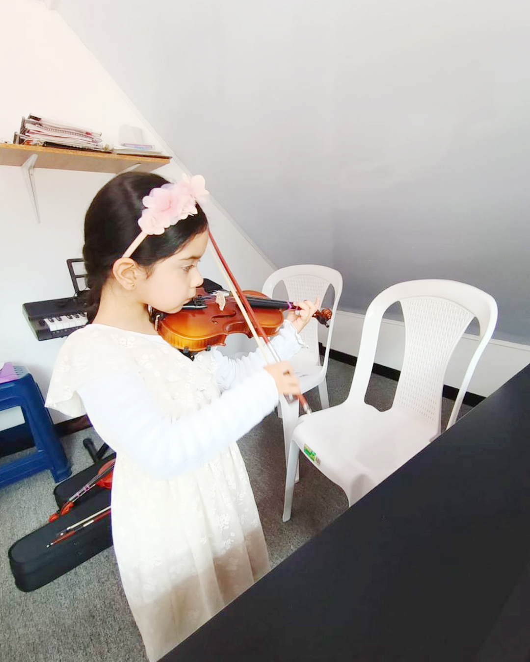 🎻✨ En Art Club, aprender violín es toda una experiencia. ✨🎻
Domina la postura, la técnica del arco y la afinación, mientras descubres cómo leer partituras y tocar piezas completas.
Cada clase potencia tu coordinación, oído musical y amor por la música.
👉 ¡Inscríbete y haz que tu violín cobre vida! 🎶
📱Contáctanos y reserva el cupo de tu hijo 3118617584 y visita nuestra página web haciendo clic en el enlace de la bio.